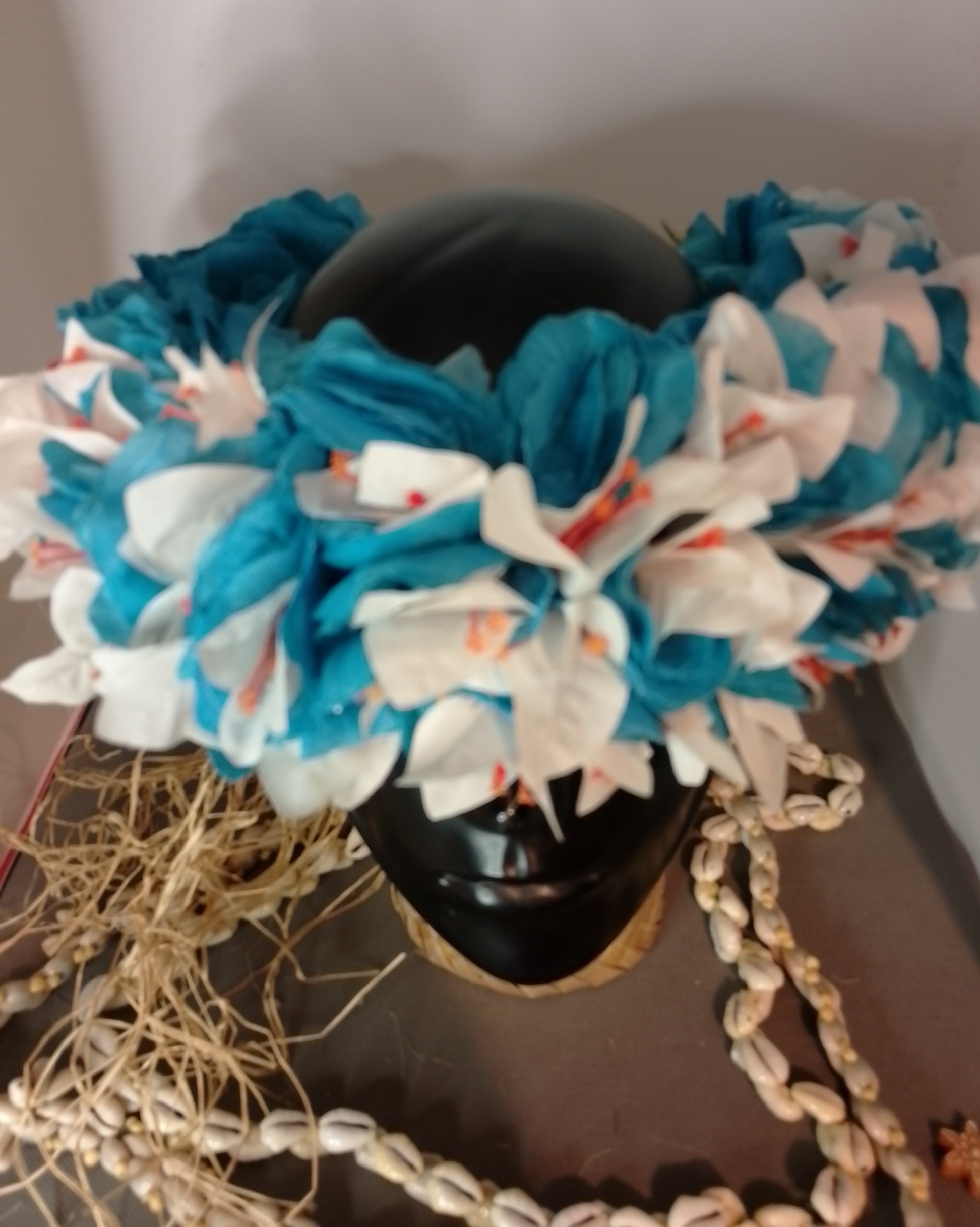 Couronne toute fleur bleu lagon bougainvillier blanc Vaite.e.Tiare créations
