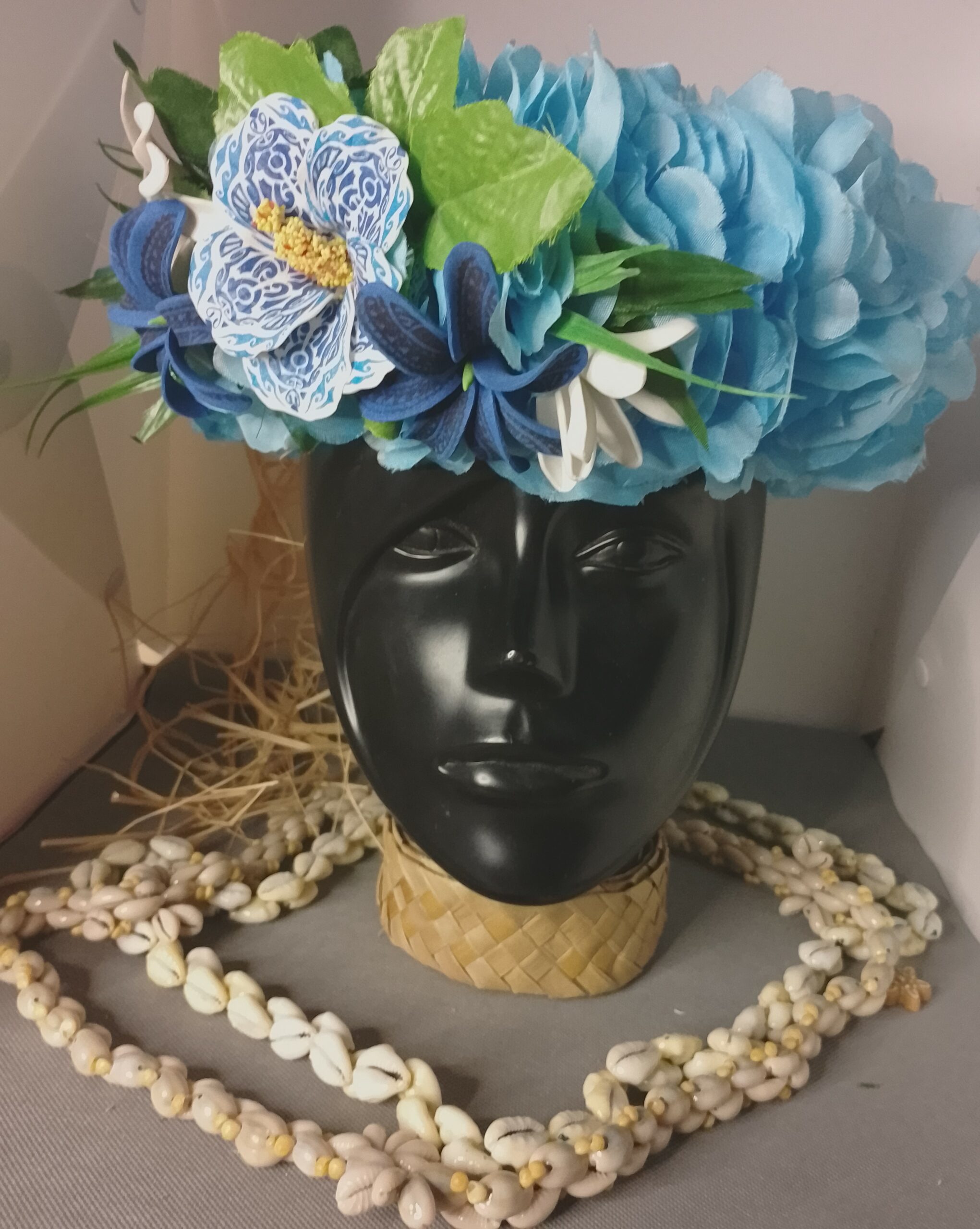 Couronne fleur Tahiti bleue tiare tatouée et entre ouverte hibiscus tatoué Vaite.e.Tiare créations