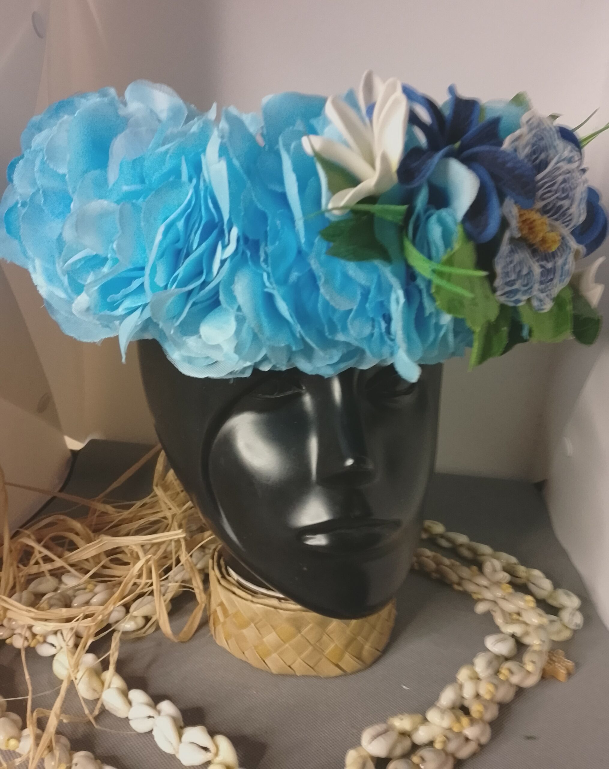 Couronne fleur Tahiti bleue tiare tatouée et entre ouverte hibiscus tatoué Vaite.e.Tiare créations