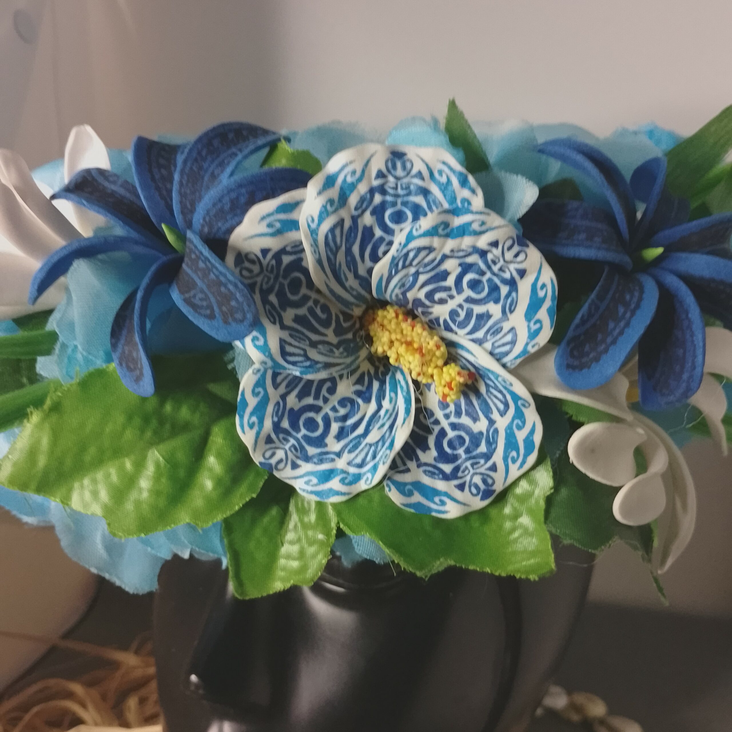 Couronne fleur Tahiti bleue tiare tatouée et entre ouverte hibiscus tatoué Vaite.e.Tiare créations