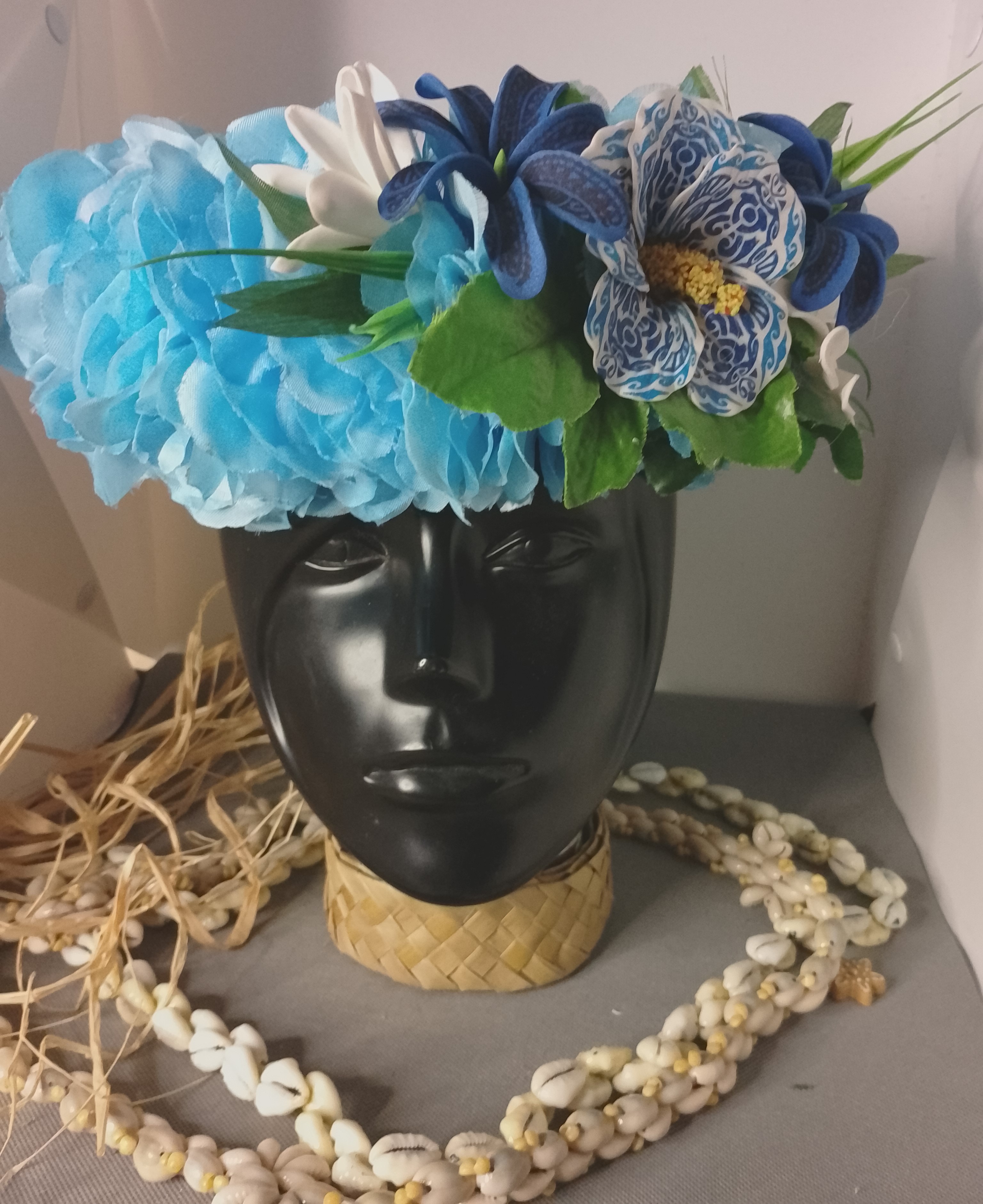 Couronne fleur Tahiti bleue tiare tatouée et entre ouverte hibiscus tatoué Vaite.e.Tiare créations