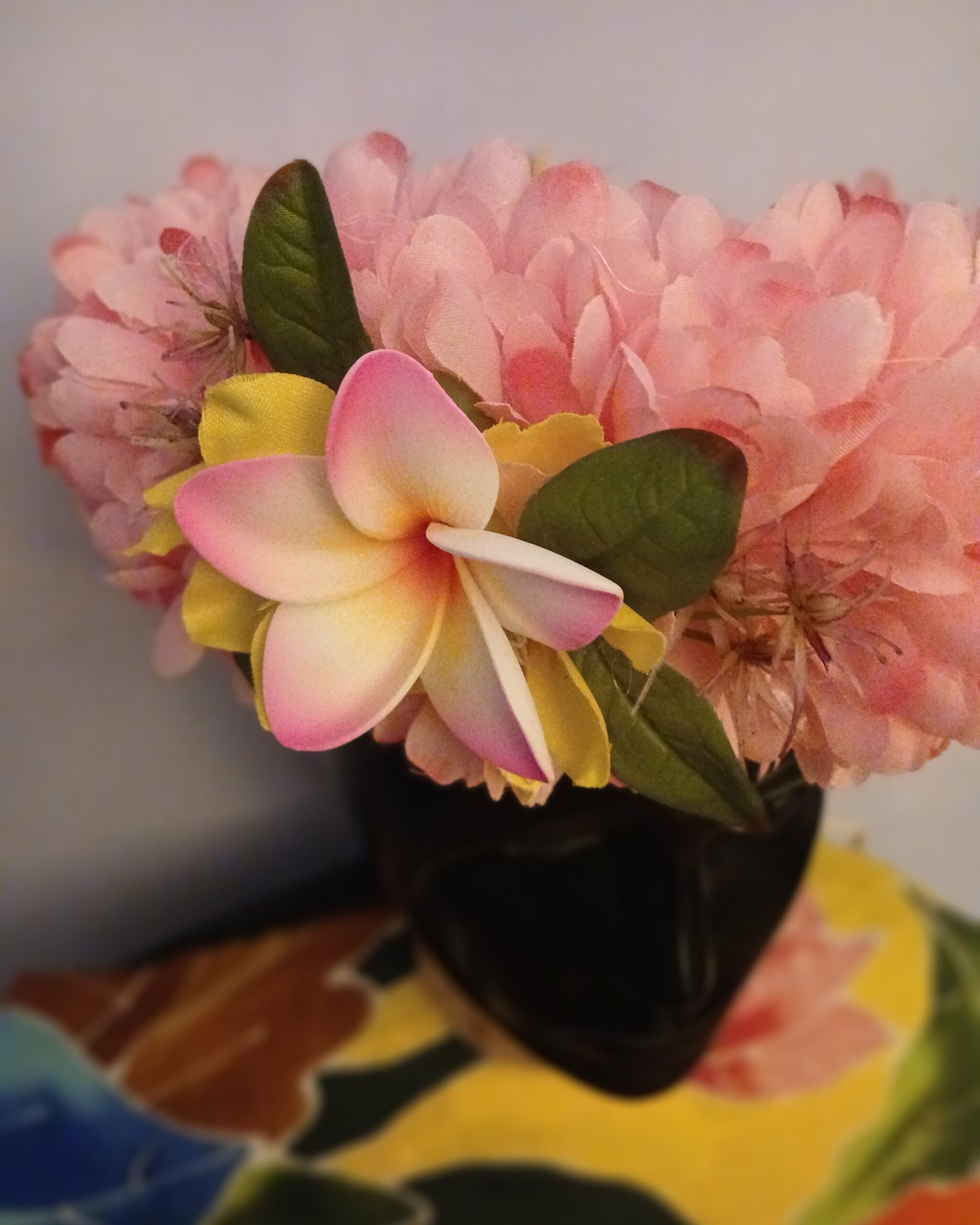 Couronne de fleurs Tahiti rose pointe fuchsia tipanier bords roses Vaite.e.Tiare créations