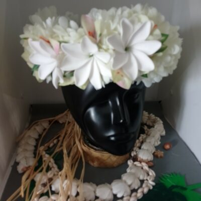 Couronne de tiare Tahiti  blanche trois tiare bougainvillier vanille