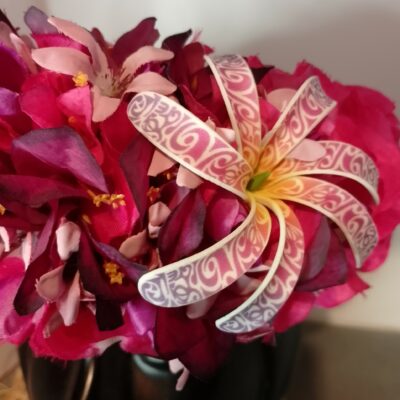Couronne de fleur Tahiti fuchsia bougainvillier fuchsia prune tiare tatouée