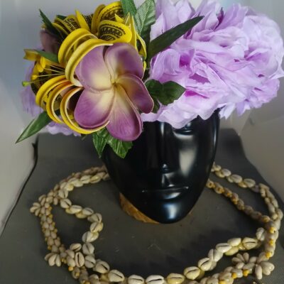 Couronne fleur Tahiti mauve deux tiare tatouée deux tipanie un grand lys élancé