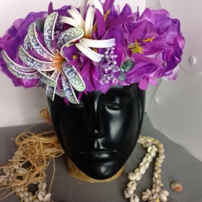 Couronne fleur Tahiti violette deux tiare tatouée grand lys élancé blanc