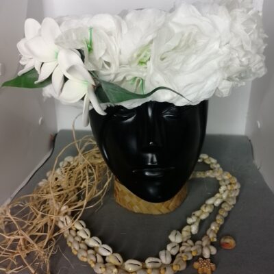 Couronne fleur Tahiti blanche bougainvillier blanc trois tipanie blancs cœur vert