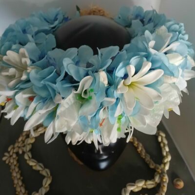 Couronne bleu lagon bougainvillier lys élancés  et tiare entre ouverte 