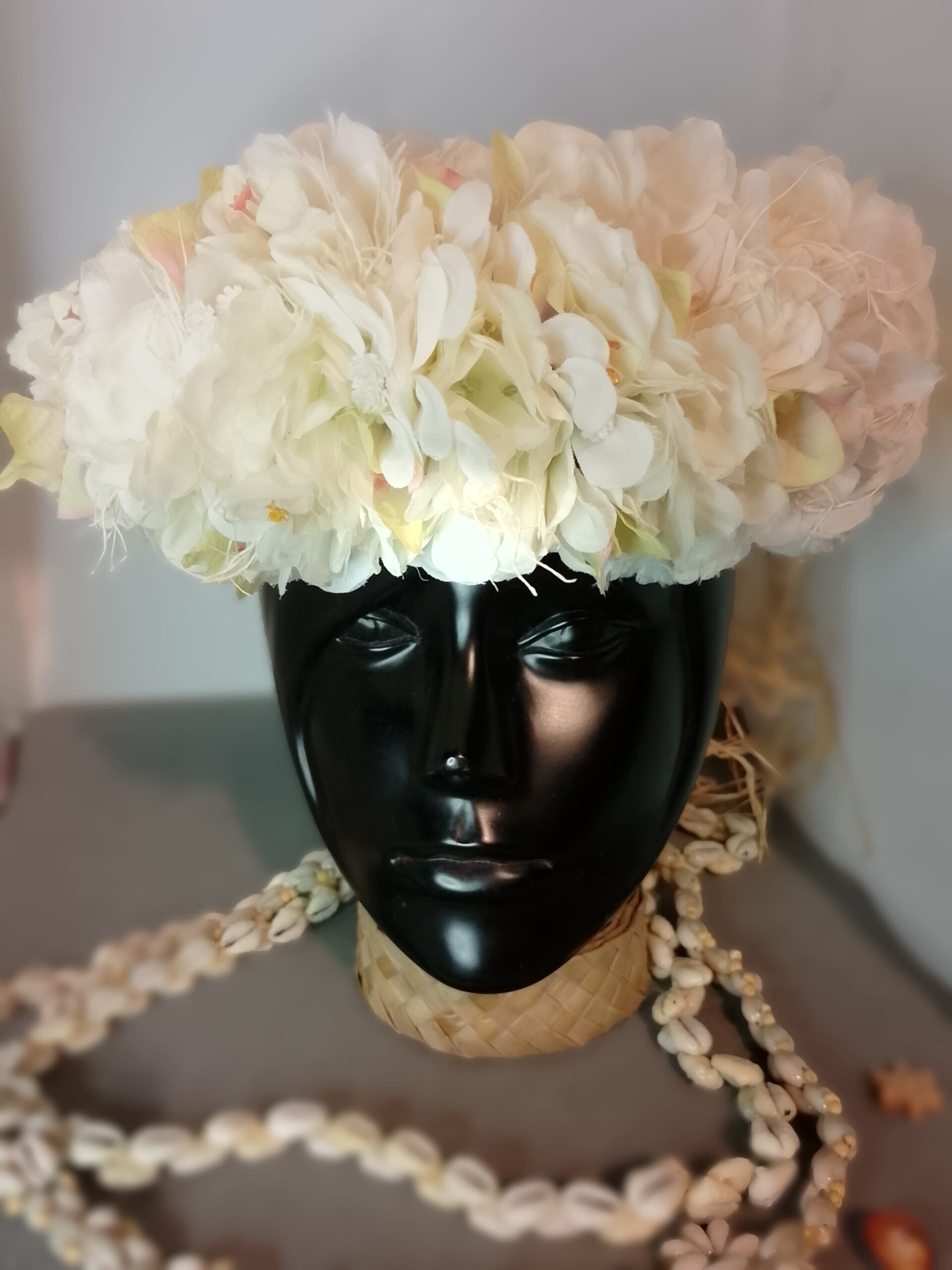 Couronne fleur Tahiti blanc vanille bougainvillier et boutons vanille Vaite.e.Tiare créations