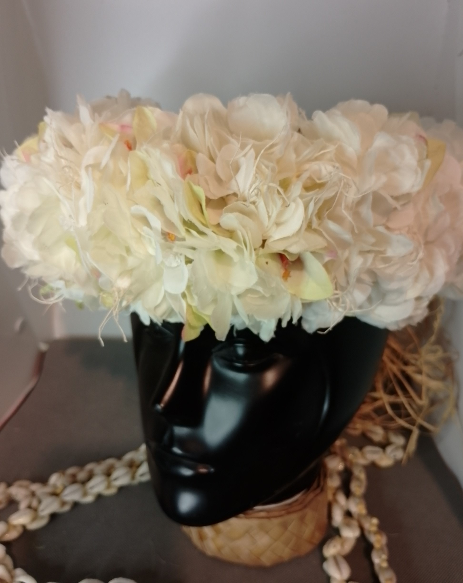 Couronne fleur Tahiti blanc vanille bougainvillier et boutons vanille 2 Vaite.e.Tiare créations