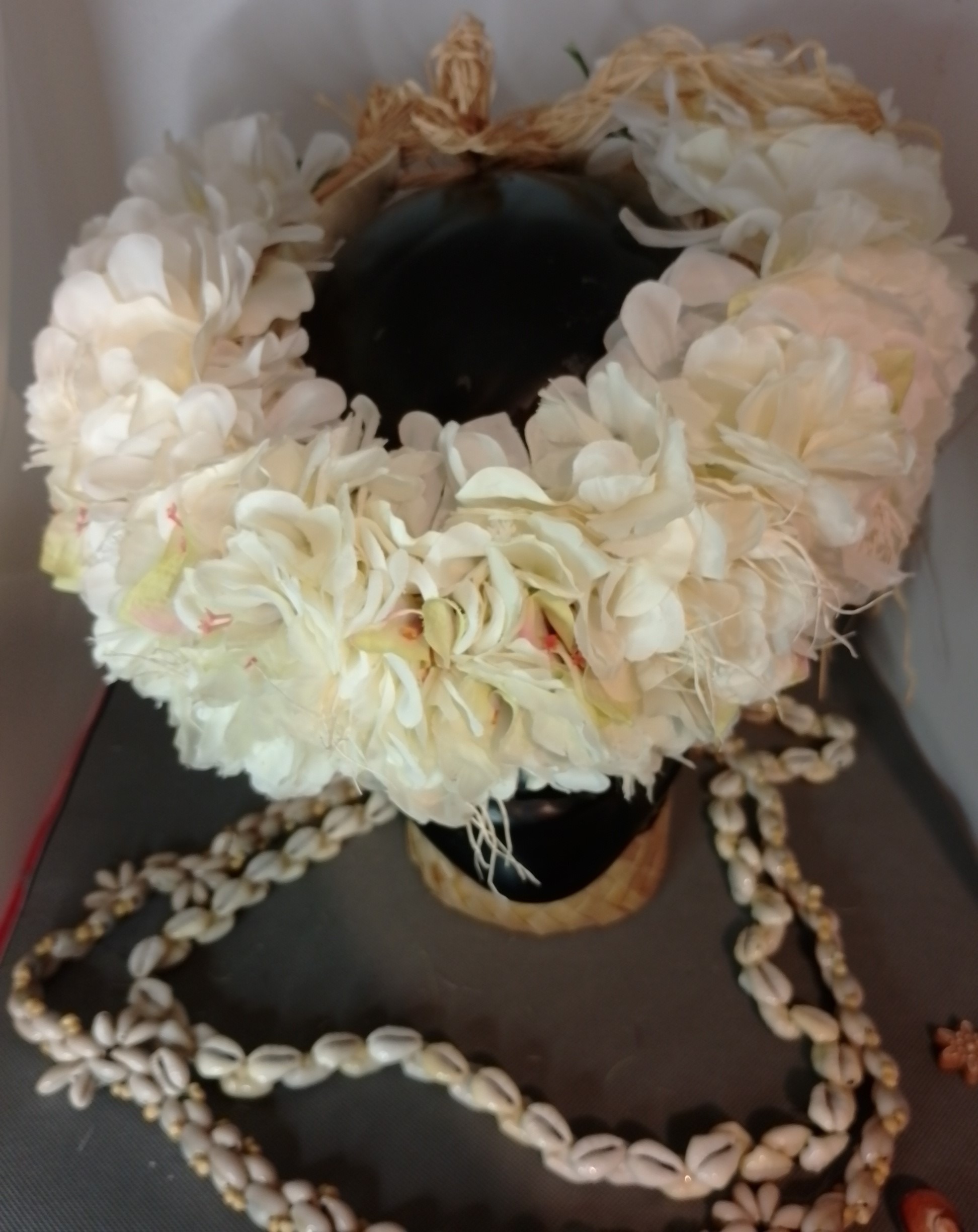 Couronne fleur Tahiti blanc vanille bougainvillier et boutons vanille Vaite.e.Tiare créations