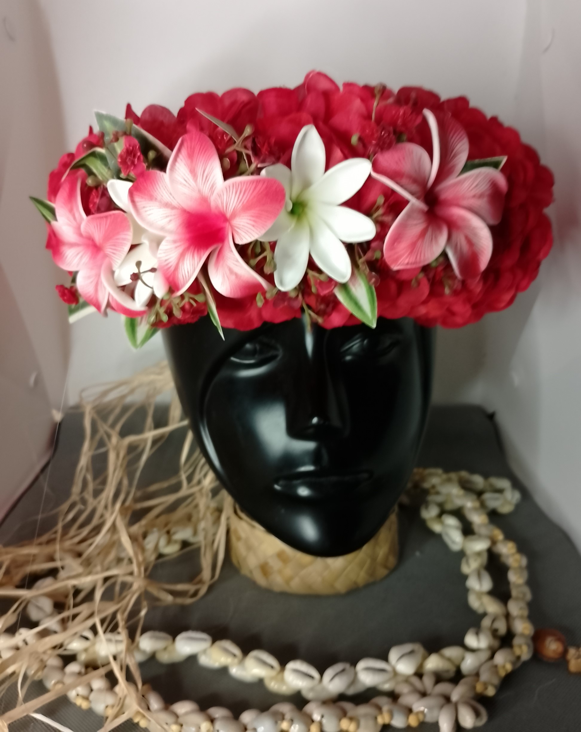 Couronne fleur Tahiti rouge deux tiare trois tipanie rainurés Vaite.e.Tiare créations