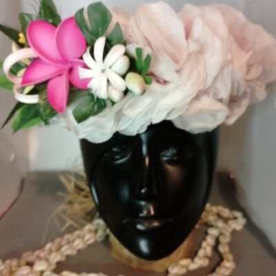 Couronne fleur Tahiti blanche mini tiare tipanie fuchsia grand lys élancé