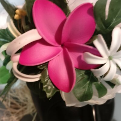 Couronne fleur Tahiti blanche mini tiare tipanie fuchsia grand lys élancé