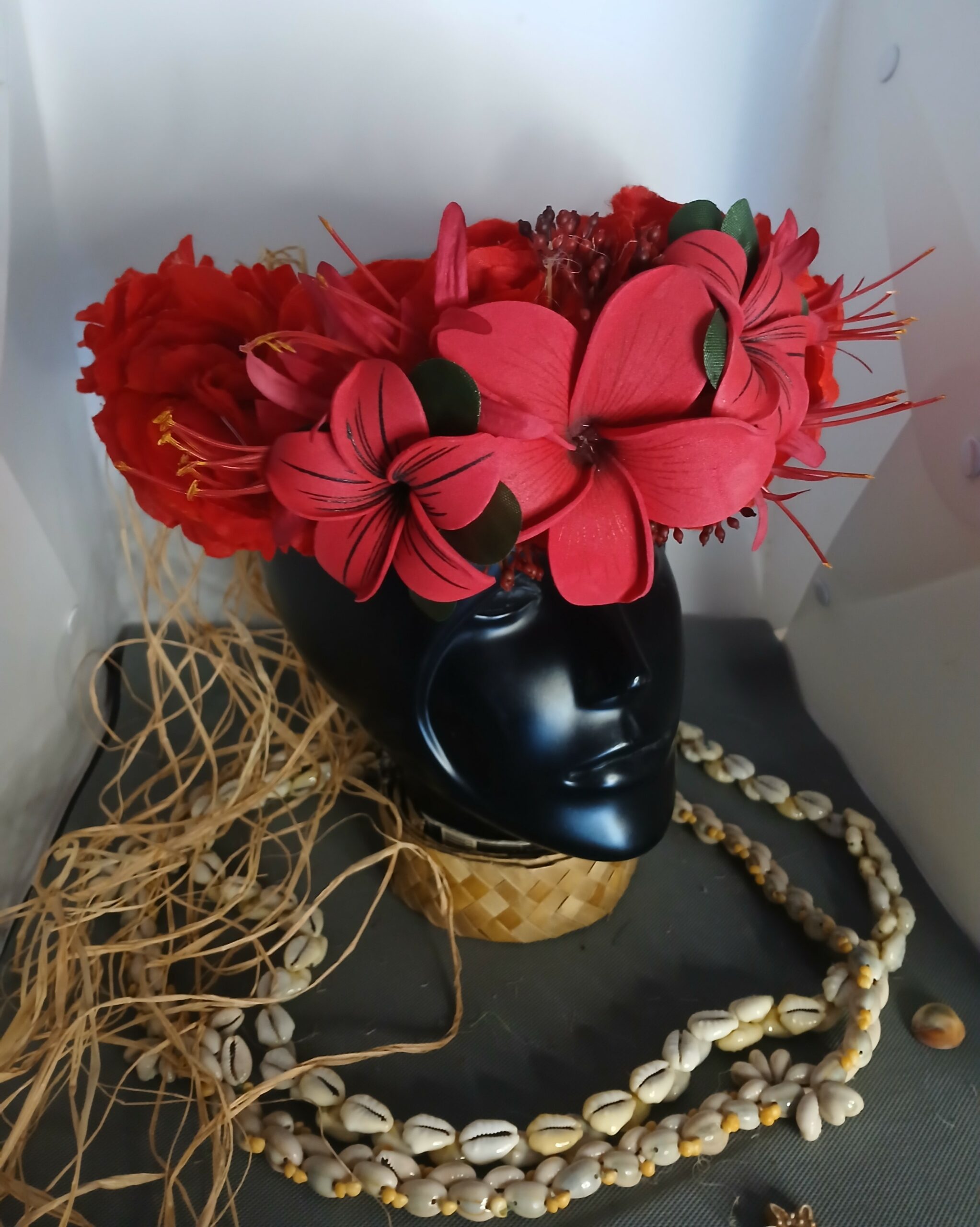 Couronne fleurs Tahiti rouge orangé trois tipanie lys élancés Vaite.e.Tiare créations