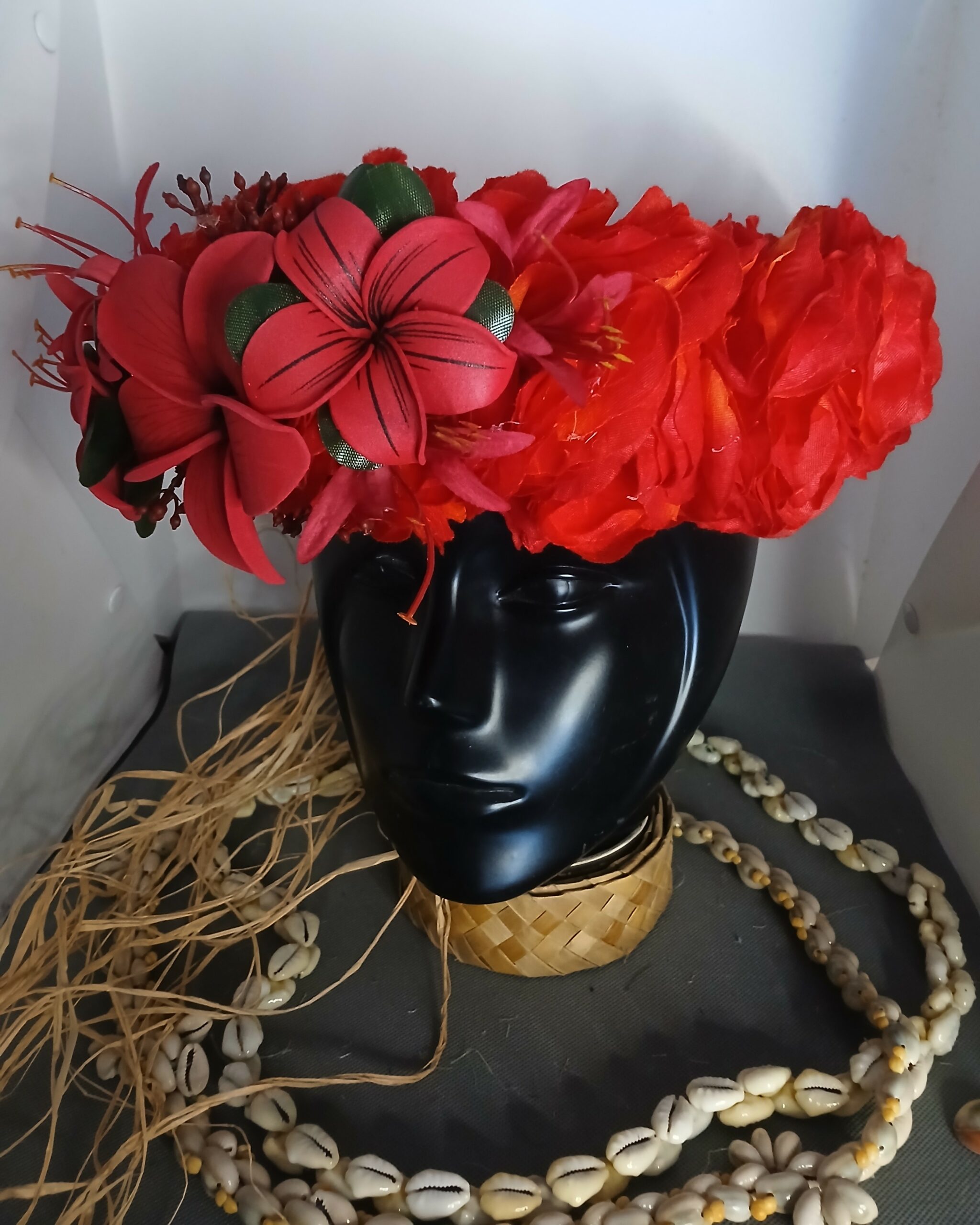 Couronne fleurs Tahiti rouge orangé trois tipanie lys élancés Vaite.e.Tiare créations