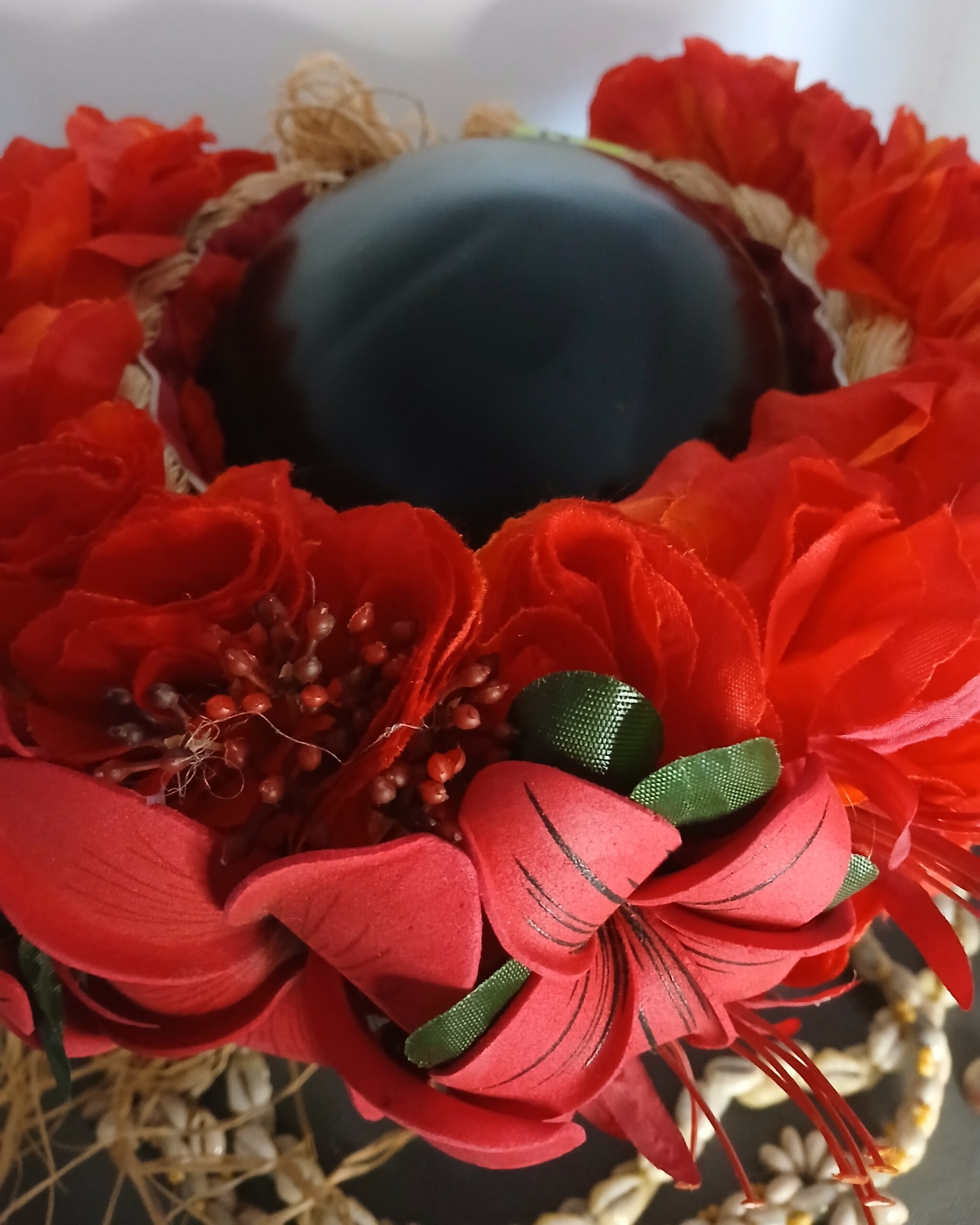 Couronne fleurs Tahiti rouge orangé trois tipanie lys élancés Vaite.e.Tiare créations