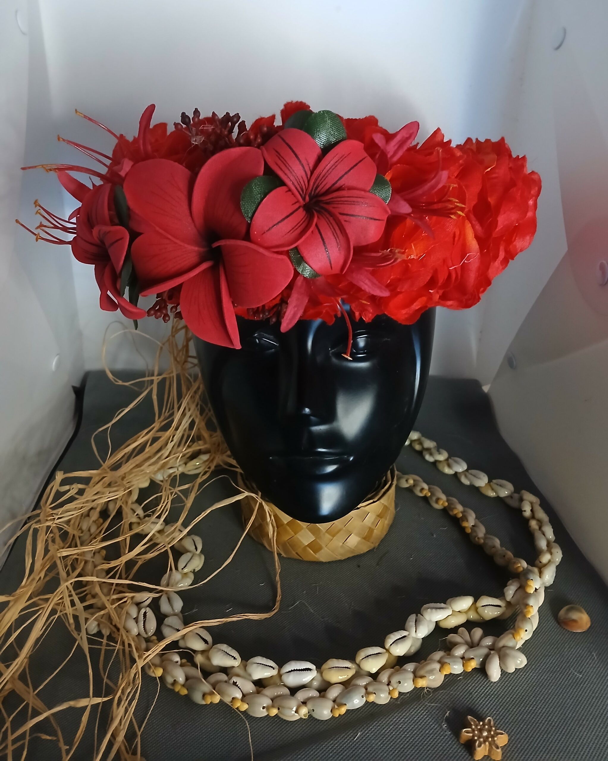 Couronne fleurs Tahiti rouge orangé trois tipanie lys élancés Vaite.e.Tiare créations