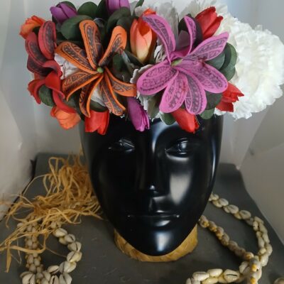 Couronne blanc milky trois tiare tatouée différentes boutons assortis