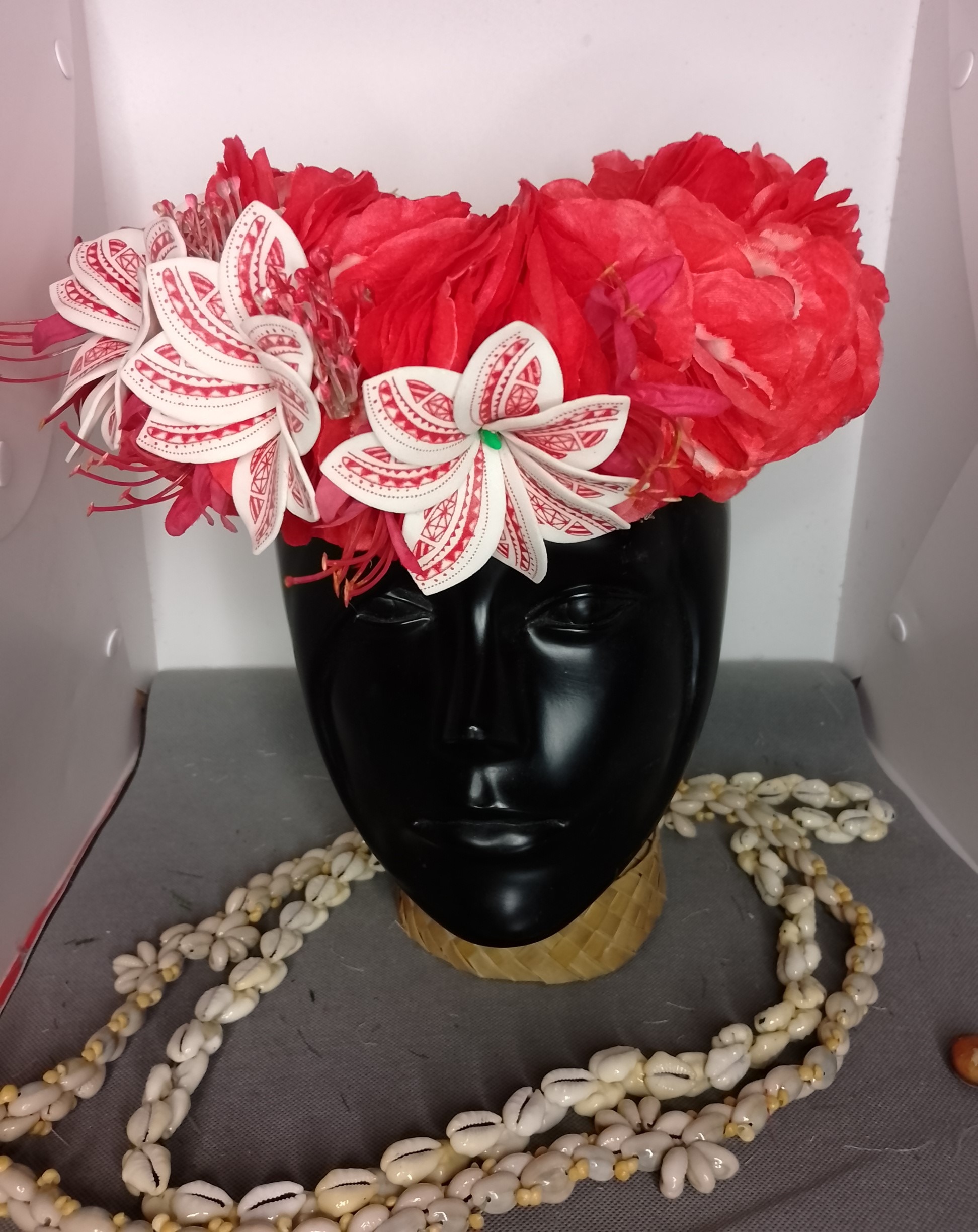 Couronne tiare Tahiti rouge trois tiare tatouées lys élancés Vaite.e.Tiare créations