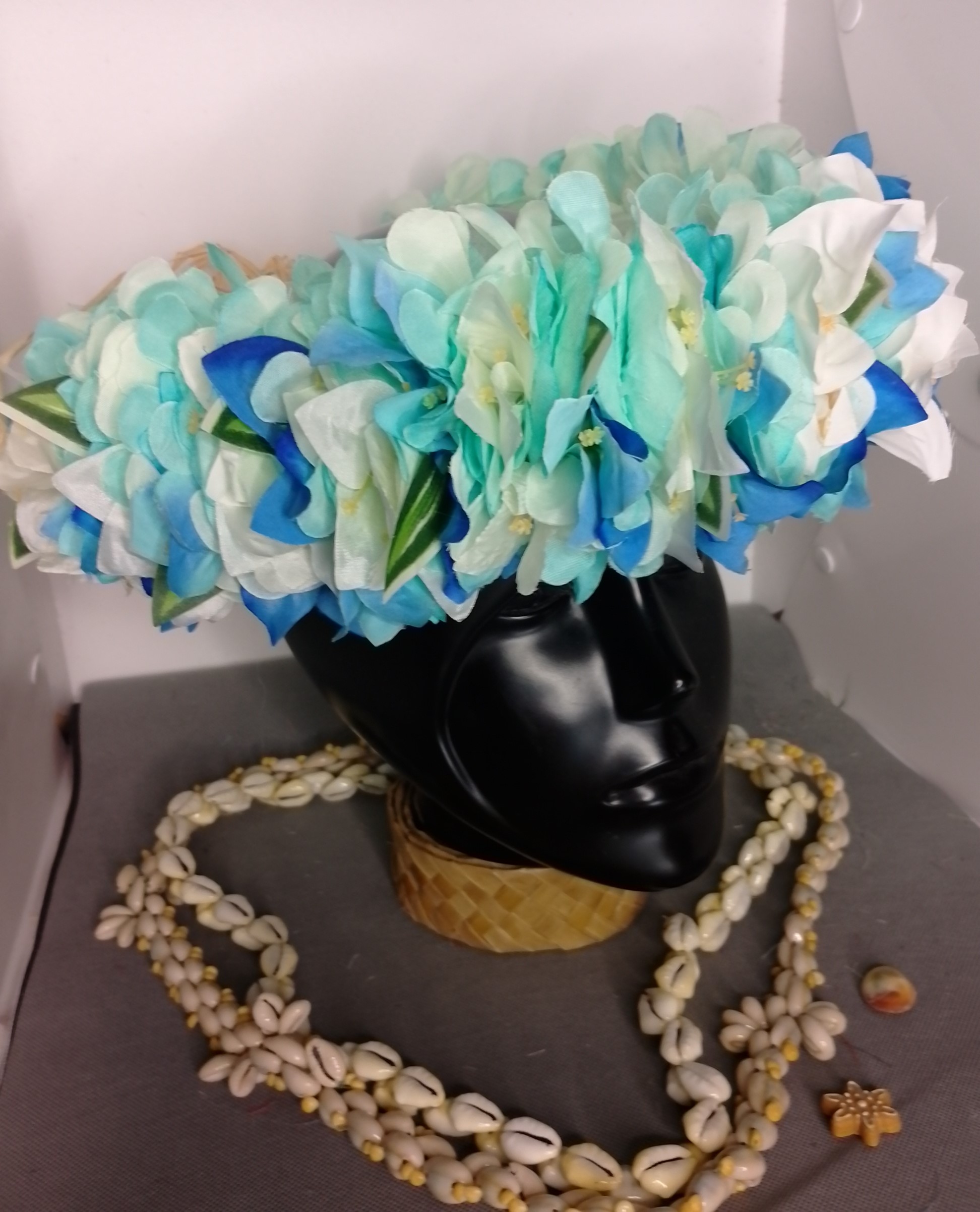 Couronne toute fleur Tahiti bleu lagon bougainvilliers deux bleus et blanc Vaite.e.Tiare créations