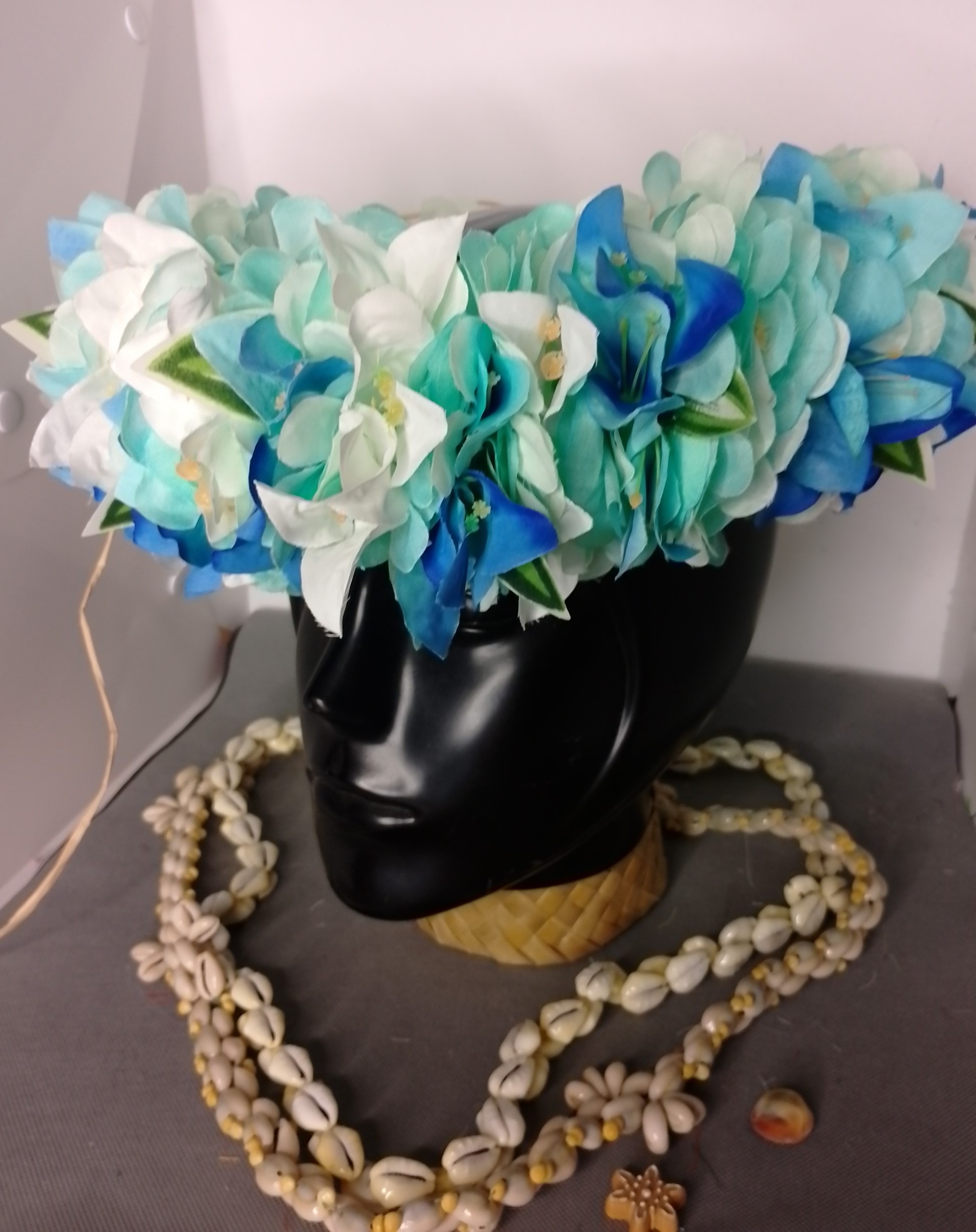 Couronne toute fleur Tahiti bleu lagon bougainvilliers deux bleus et blanc Vaite.e.Tiare créations