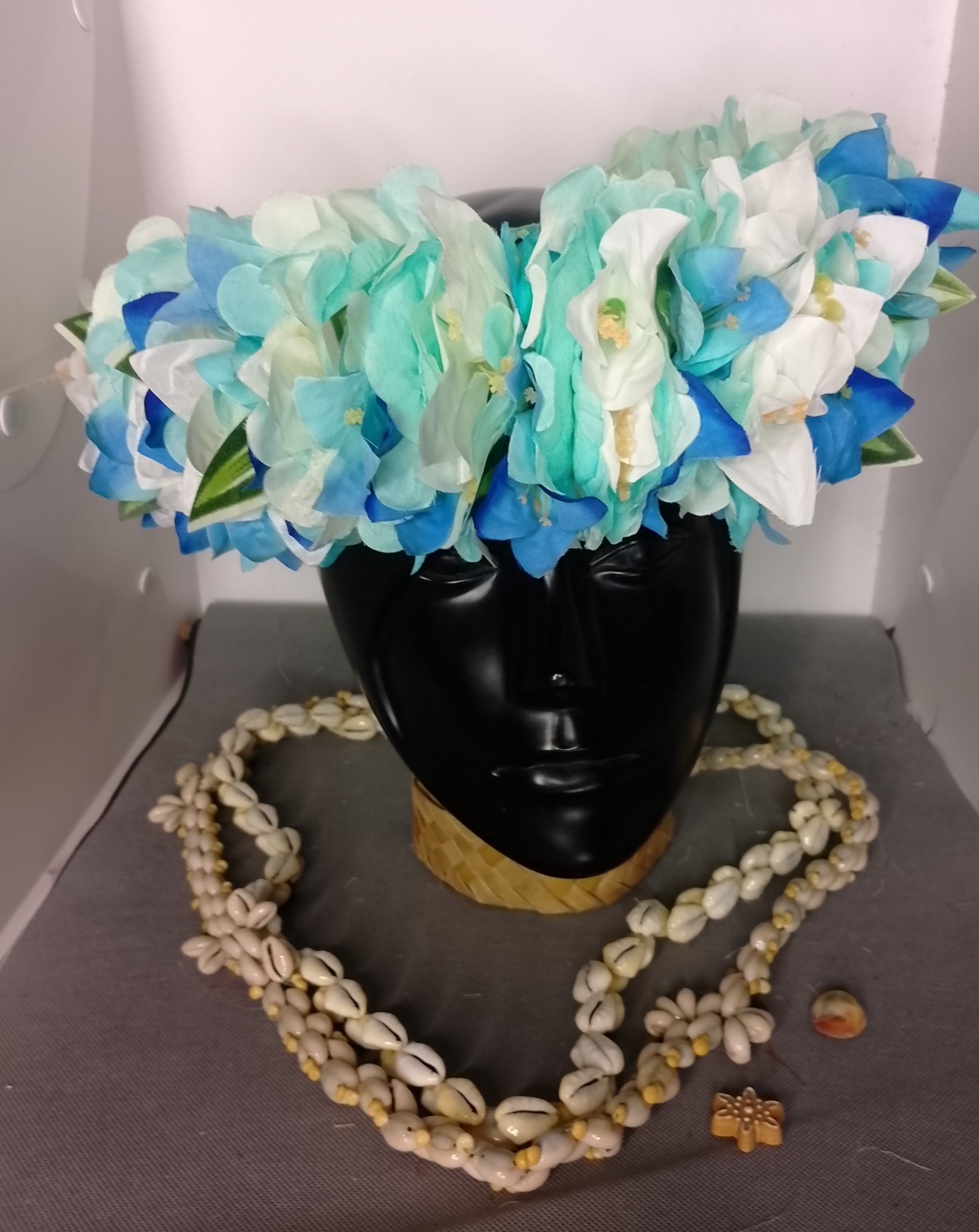 Couronne toute fleur Tahiti bleu lagon bougainvilliers deux bleus et blanc Vaite.e.Tiare créations