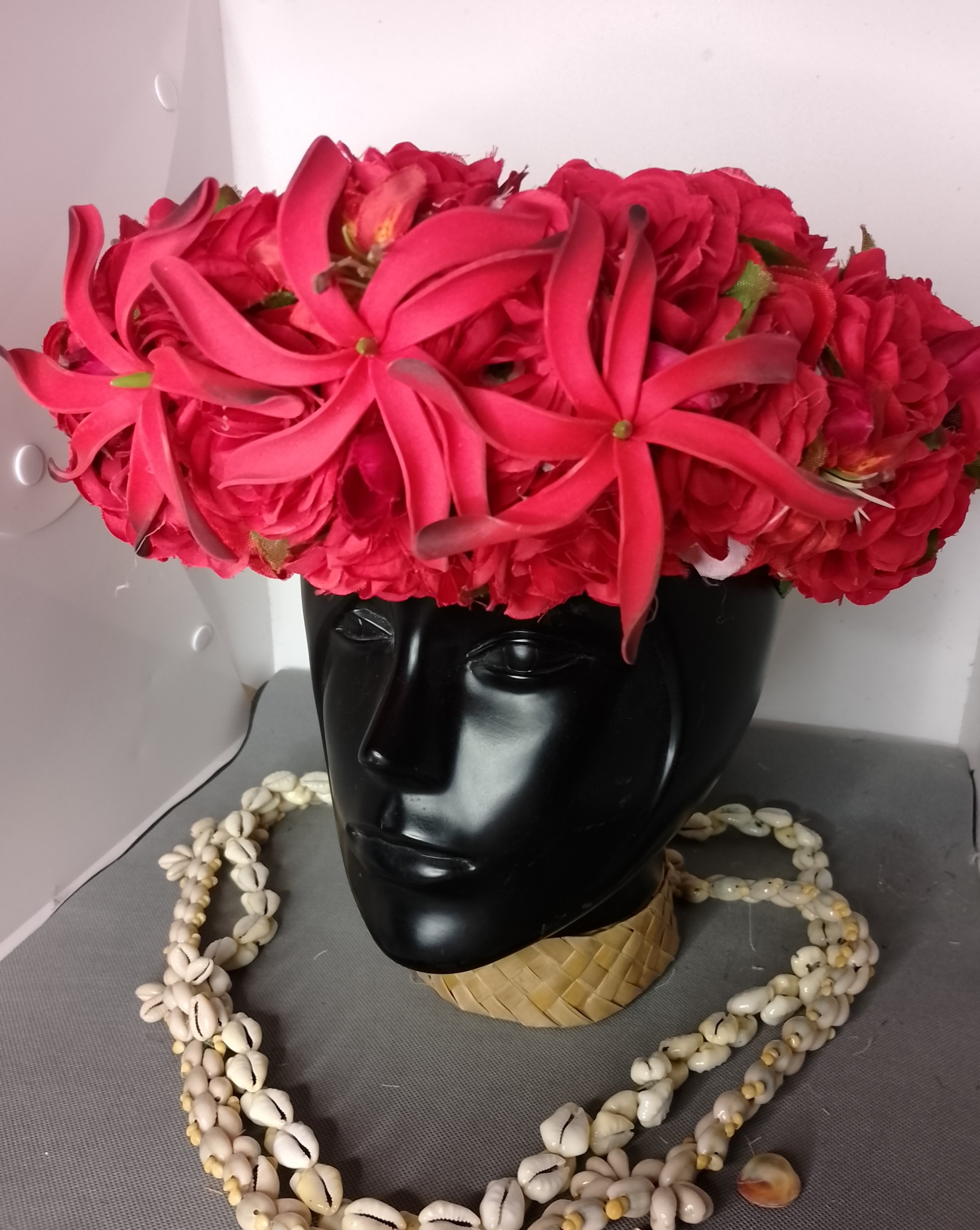 Couronne toute fleur Tahiti rouge corolle de roses rouges trois maxi tiare Vaite.e.Tiare créations