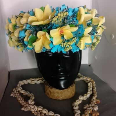 Couronne toute fleur bleu lagon corolle tipanie jaune et graines assorties