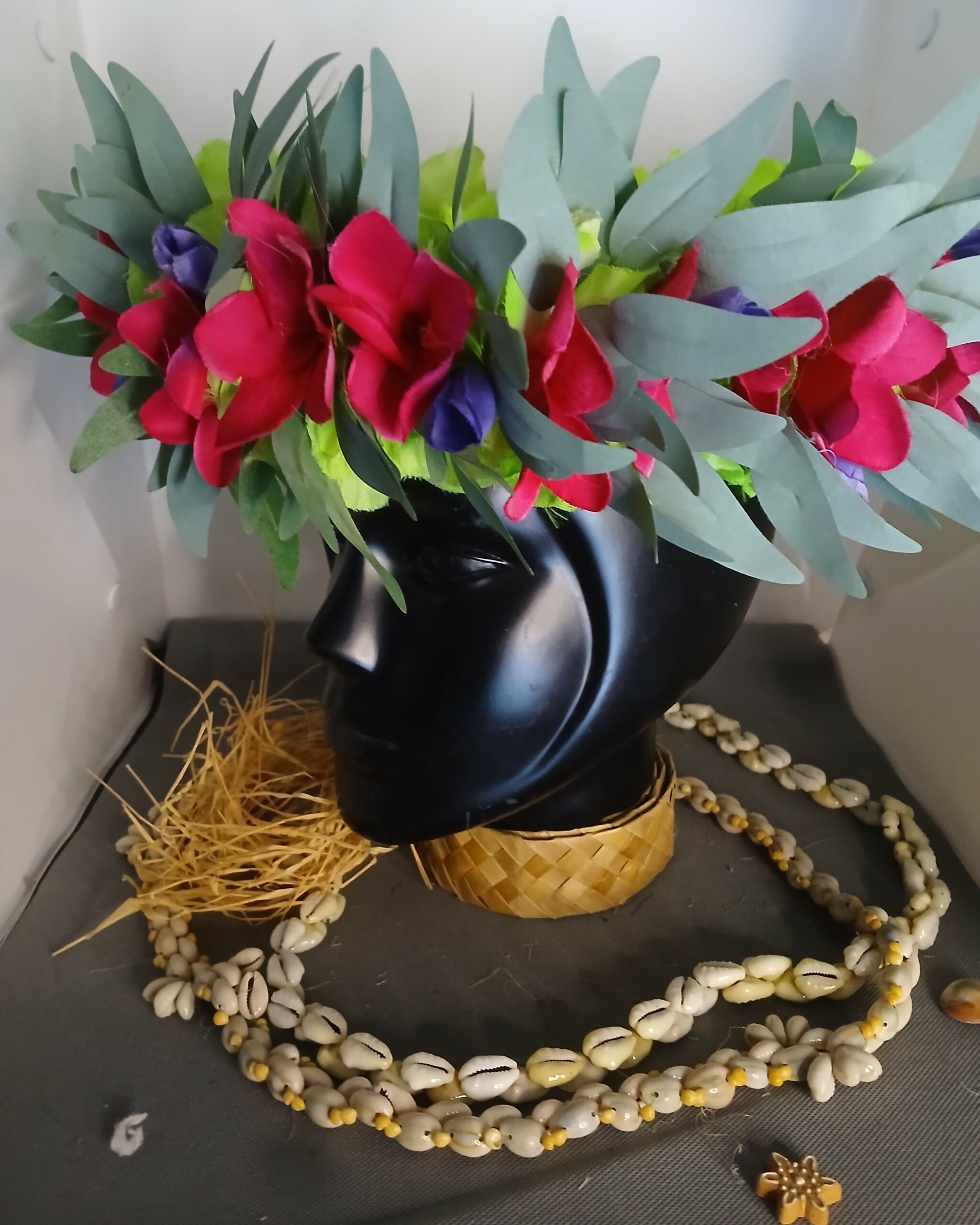 Couronne toute fleur effet feuillage verte corolle tipanie fuchsia