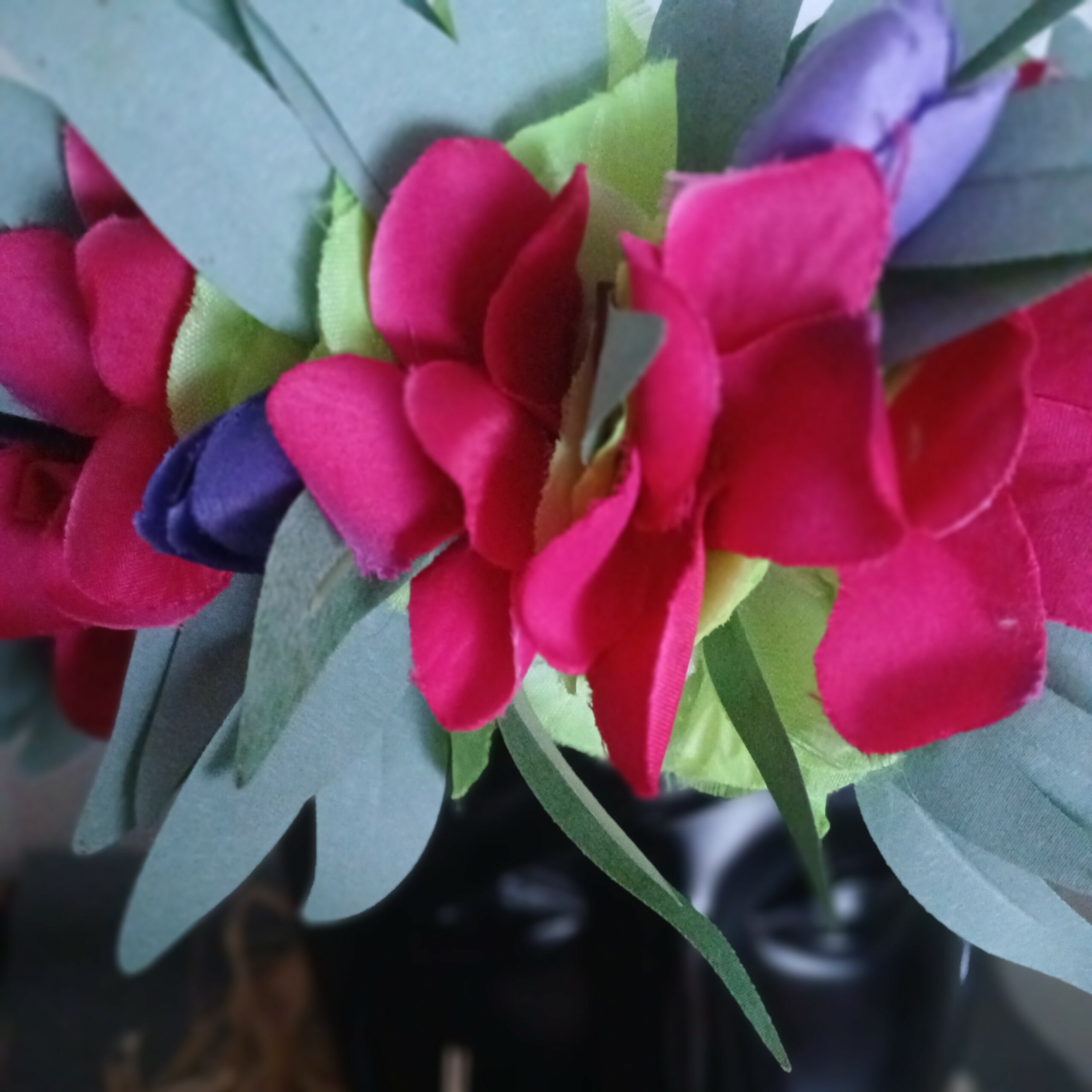 Couronne toute fleur effet feuillage verte corolle tipanie fuchsia