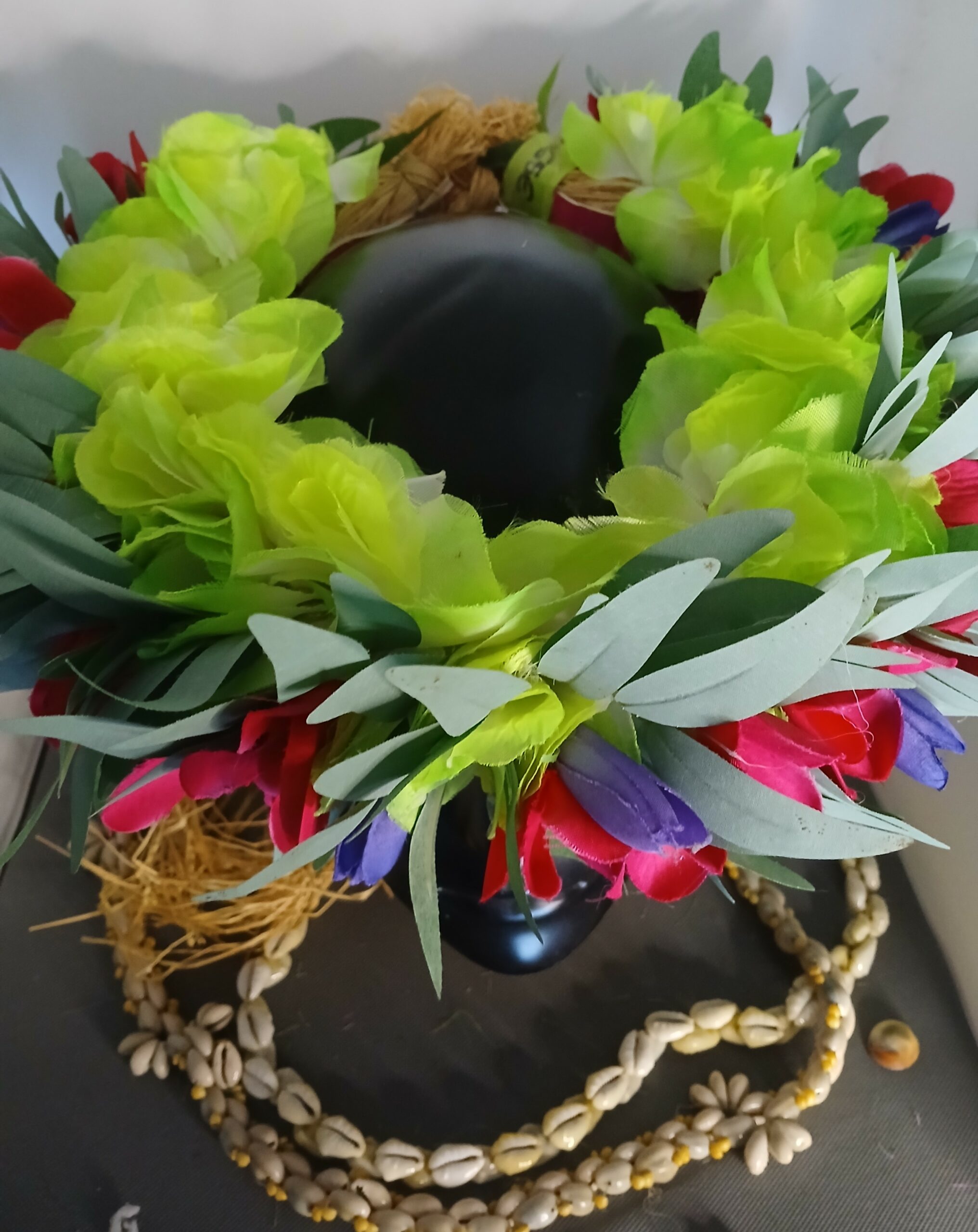 Couronne toute fleur effet feuillage verte corolle tipanie fuchsia