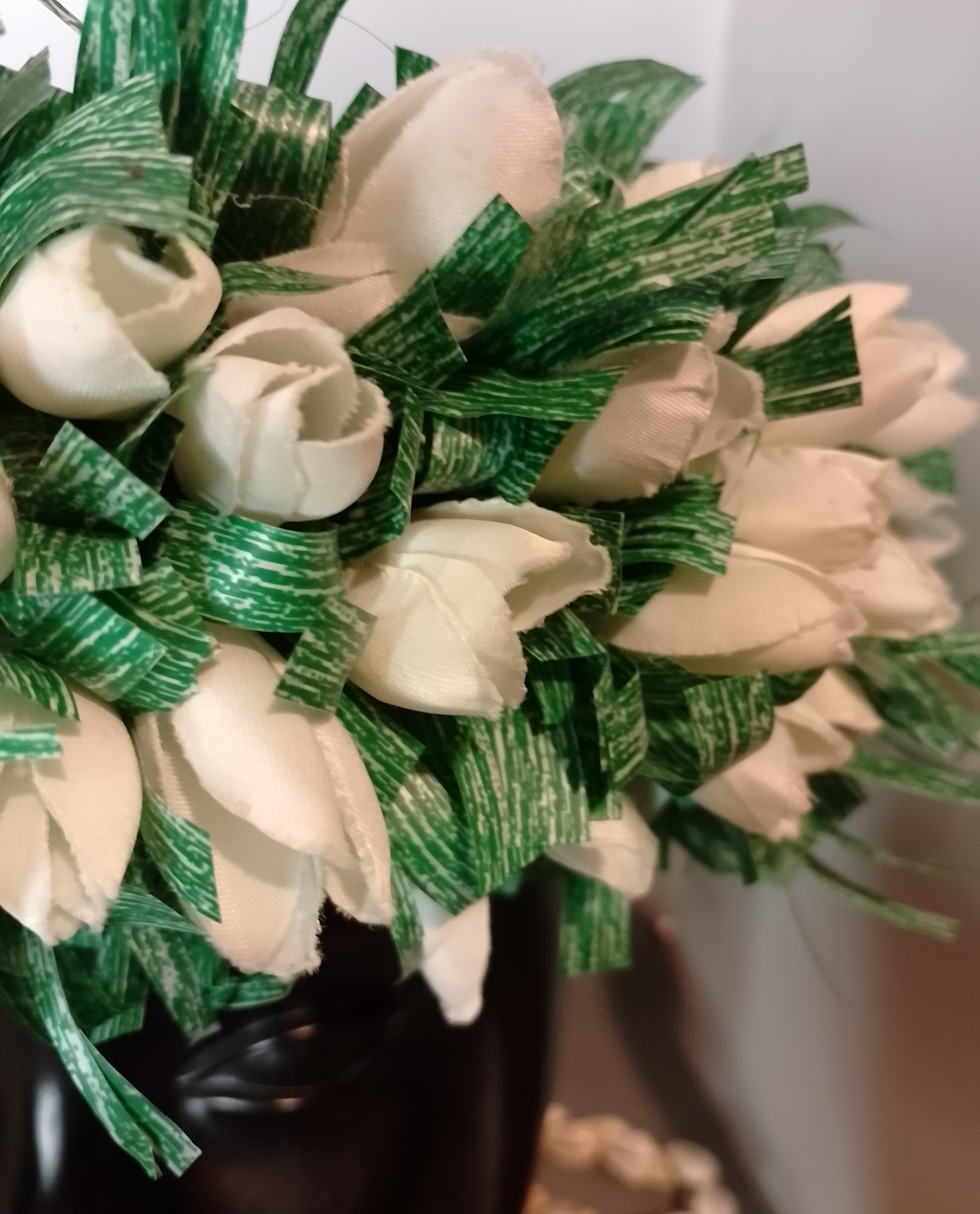 Couronne toute fleur effet végétal boutons blancs Vaite.e.Tiare créations