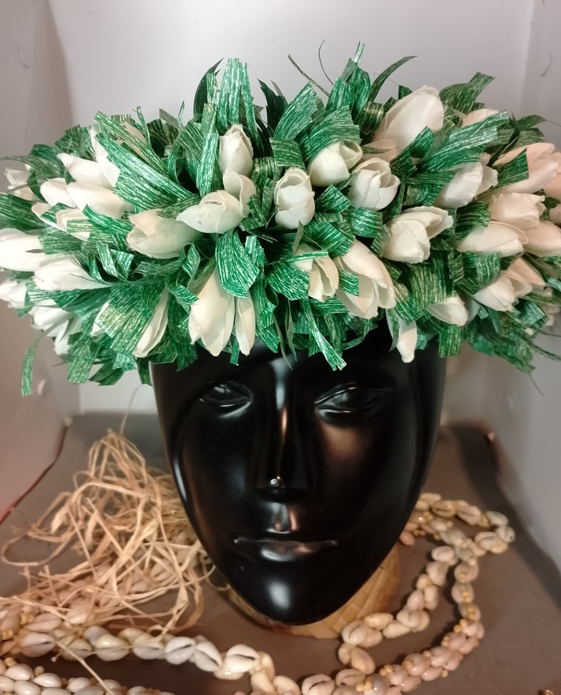 Couronne toute fleur effet végétal boutons blancs Vaite.e.Tiare créations