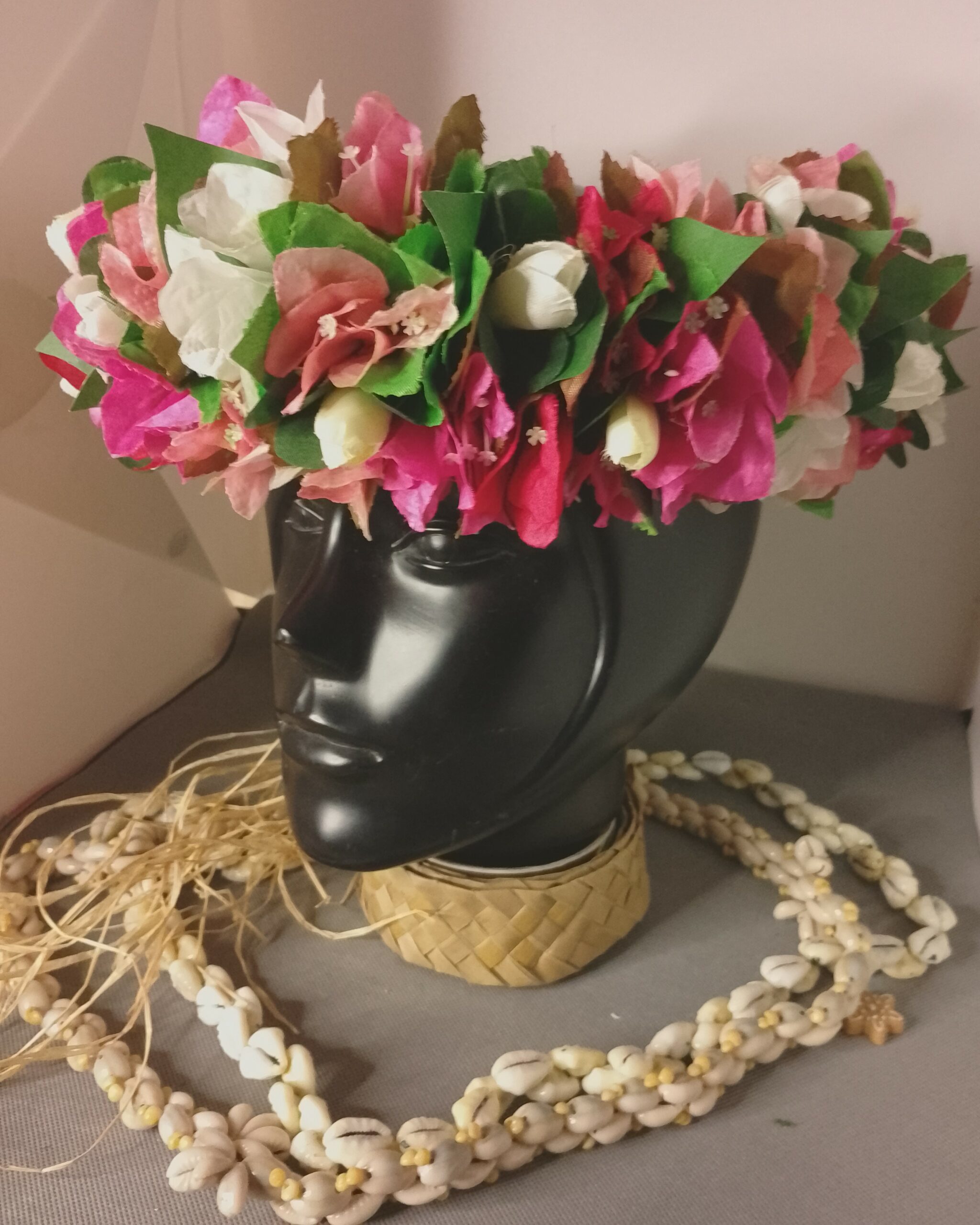 Couronne toutes fleurs Tahiti 4 couleurs bougainvilliers boutons et feuillages Vaite.e.Tiare créations