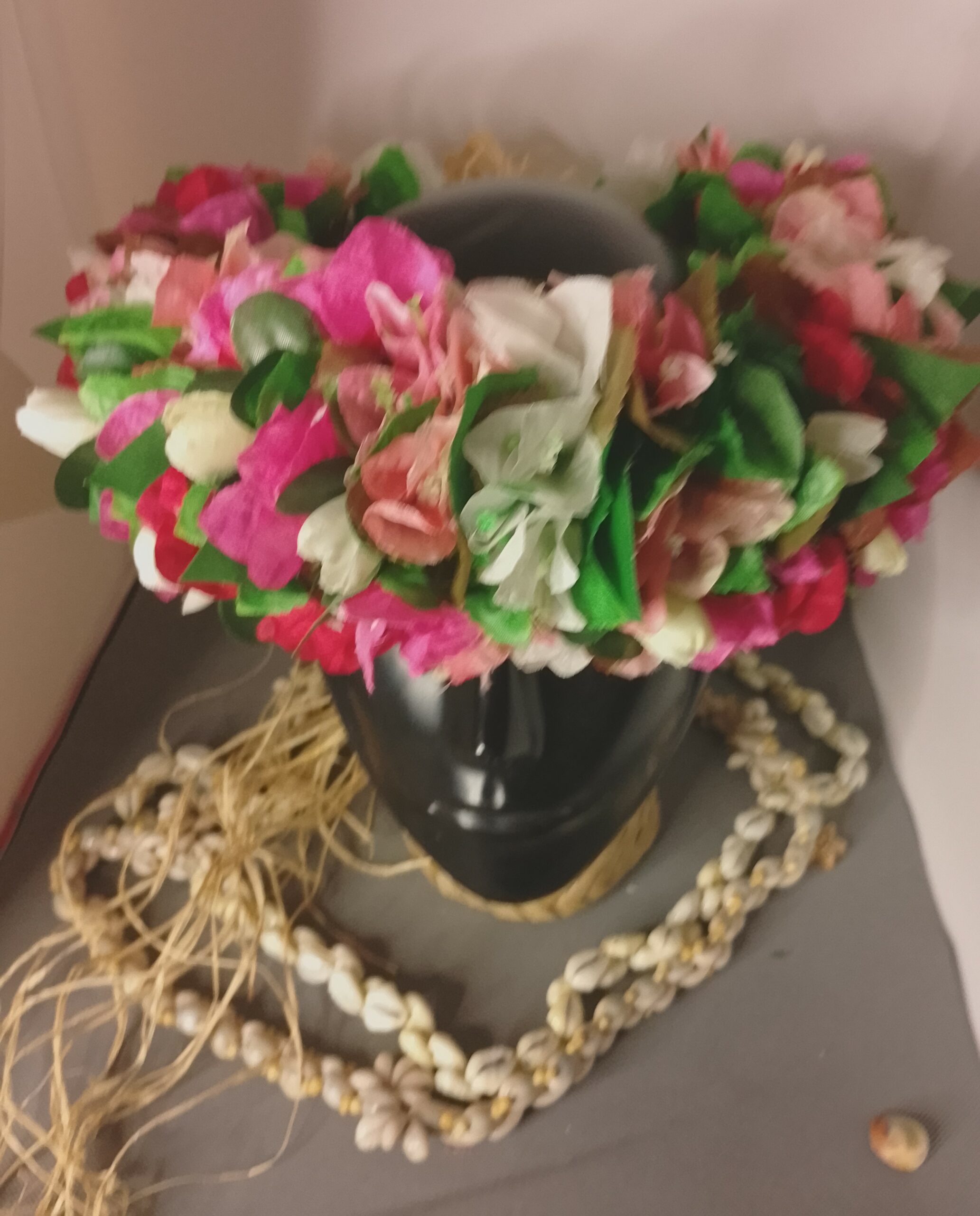Couronne toutes fleurs Tahiti 4 couleurs bougainvilliers boutons et feuillages Vaite.e.Tiare créations