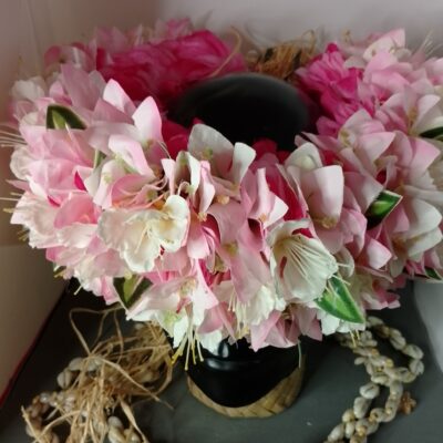 Couronne toutes fleurs Tahiti roses bougainvillier rose flamboyant blanc