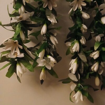 Duo de lei végétal de Cérémonie avec cinq tiare chacun et multiples boutons