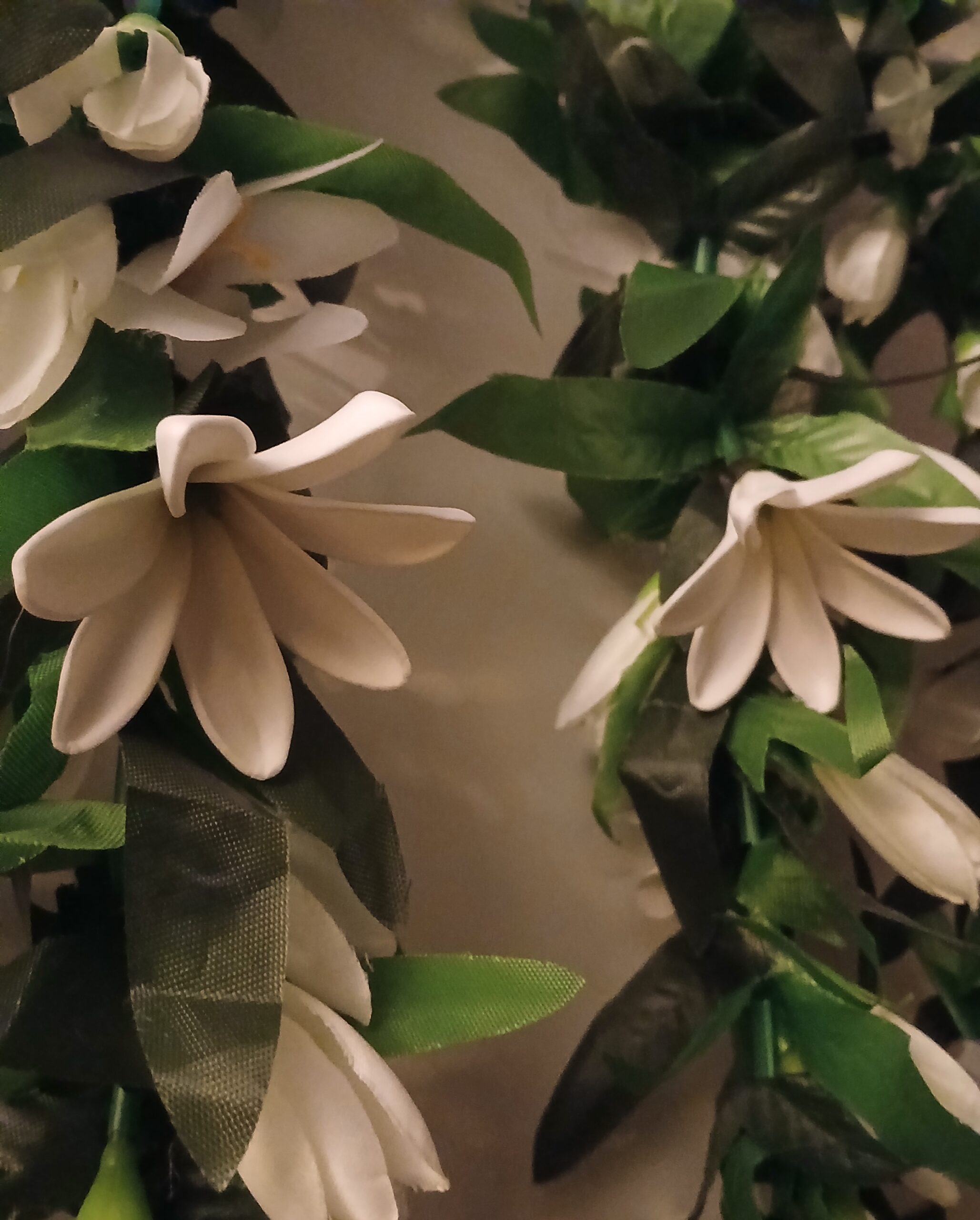 Duo de lei végétal de Cérémonie avec cinq tiare chacun et multiples boutons Vaite.e.Tiare créations