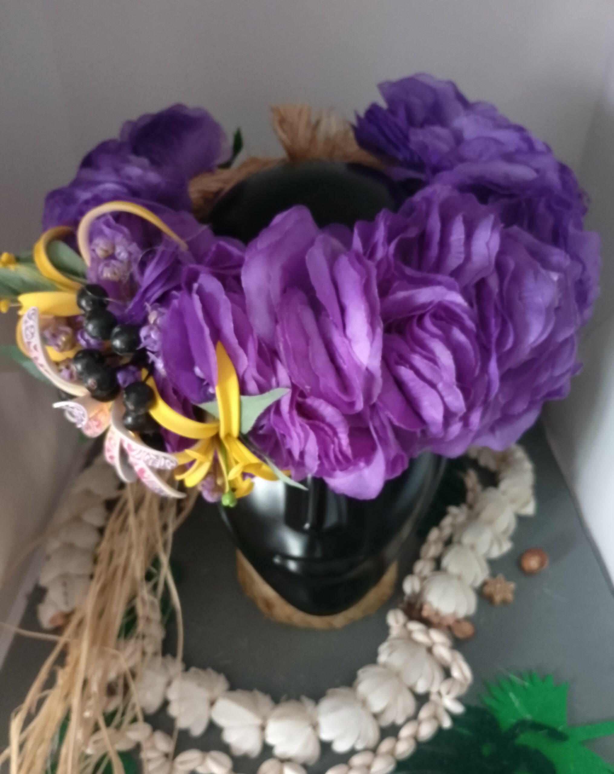 Couronne fleur Tahiti violette tiare tatouée et grand lys élancés Vaite.e.Tiare créations