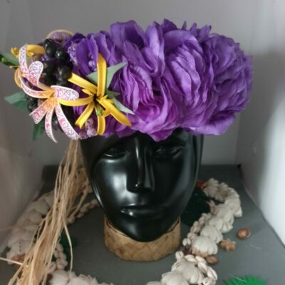 Couronne de fleur Tahiti violette tiare tatouée et grand lys élancés
