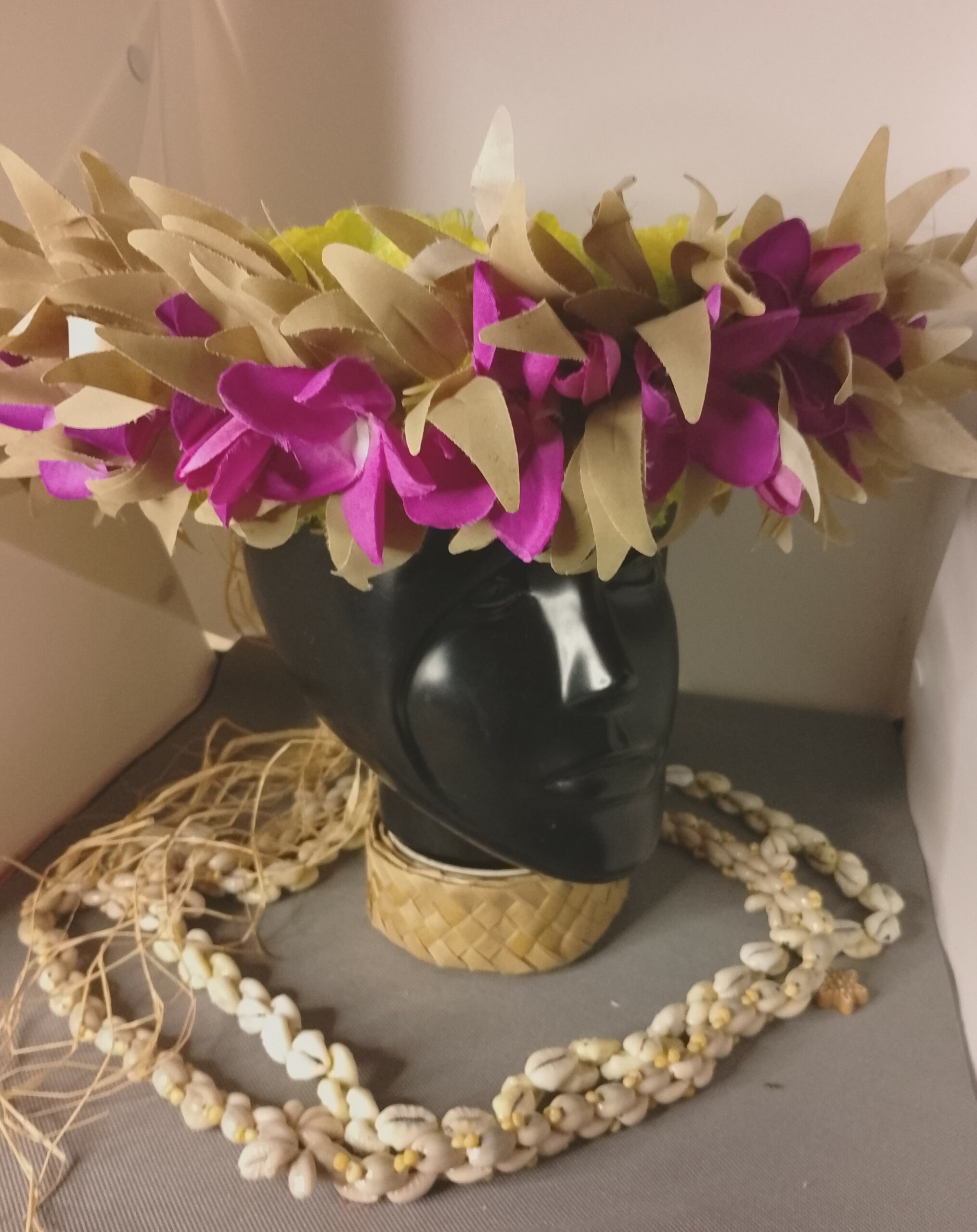 Couronne toute fleur jaune corolle feuillage et tipanie Vaite.e.Tiare création