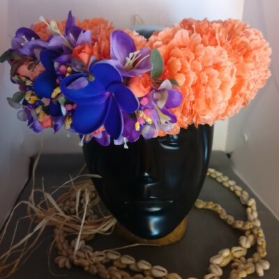 Couronne fleurs Tahiti orange bouquet mauve et orange trois tipanie violets