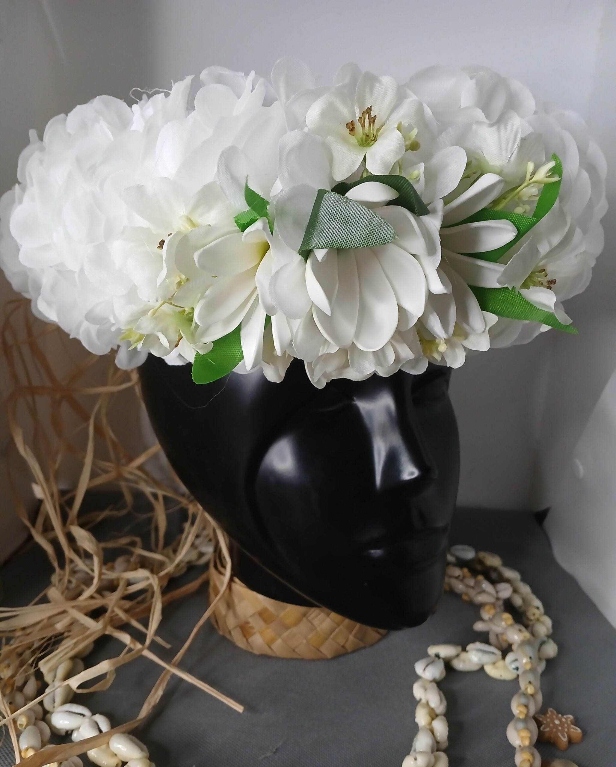 Couronne blanche bouton tiare Tahiti deux tiare entre ouverte Vaite.e.Tiare créations