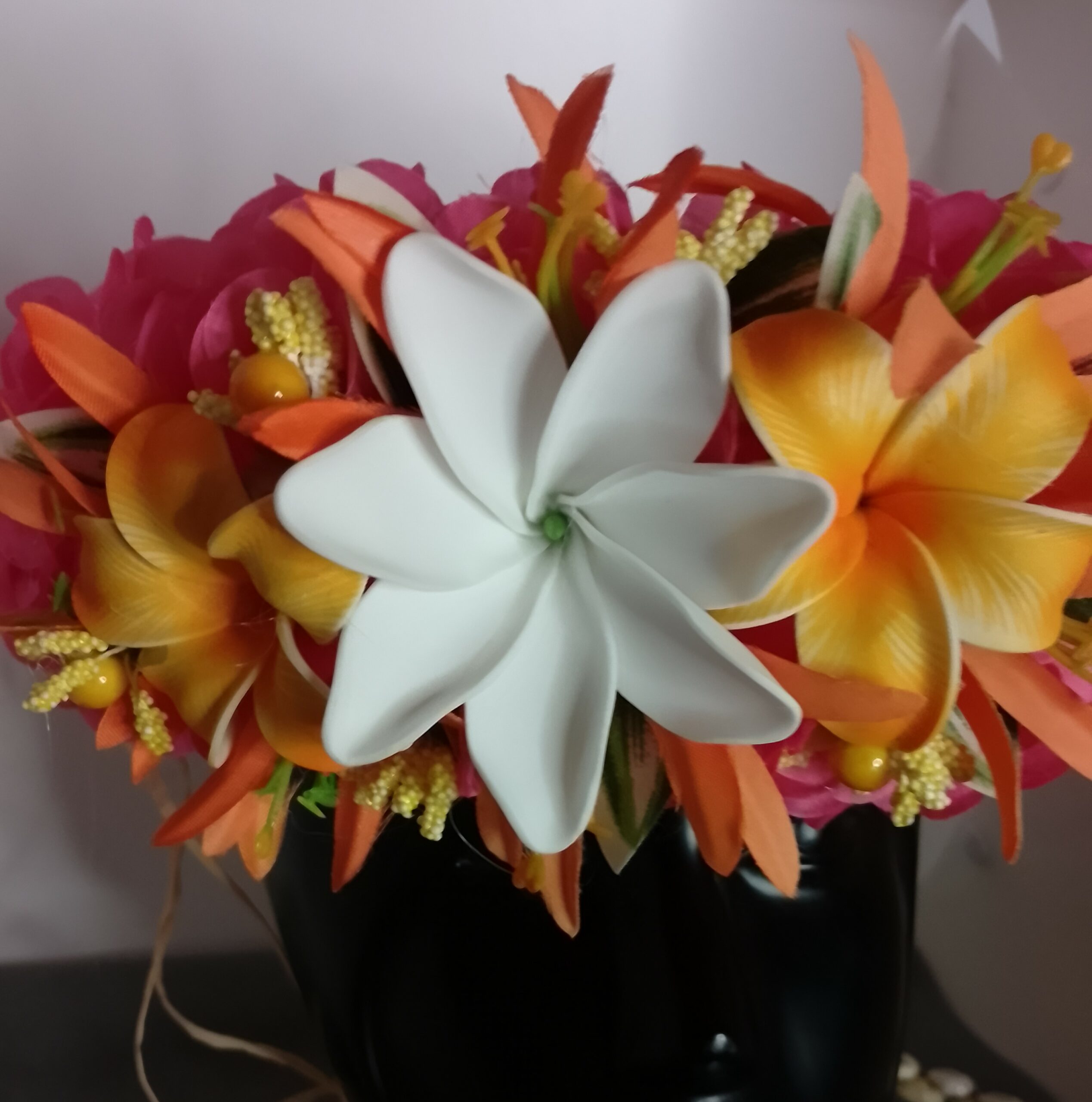 Couronne fleurs Tahiti corail grande tiare deux tipanie rainurés lys élancés oranges Vaite.e.Tiare créations