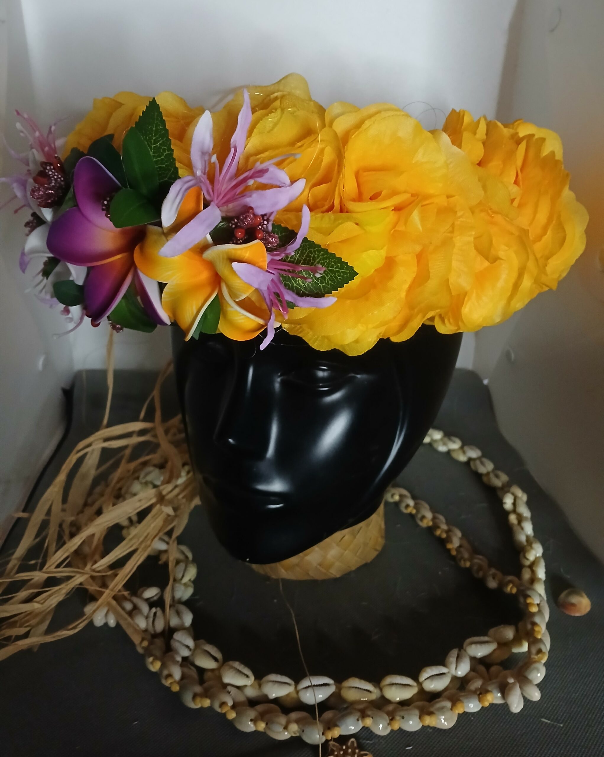 Couronne fleur Tahiti jaune ocre deux tipanie tiare lys élancés Vaite.e.Tiare créations