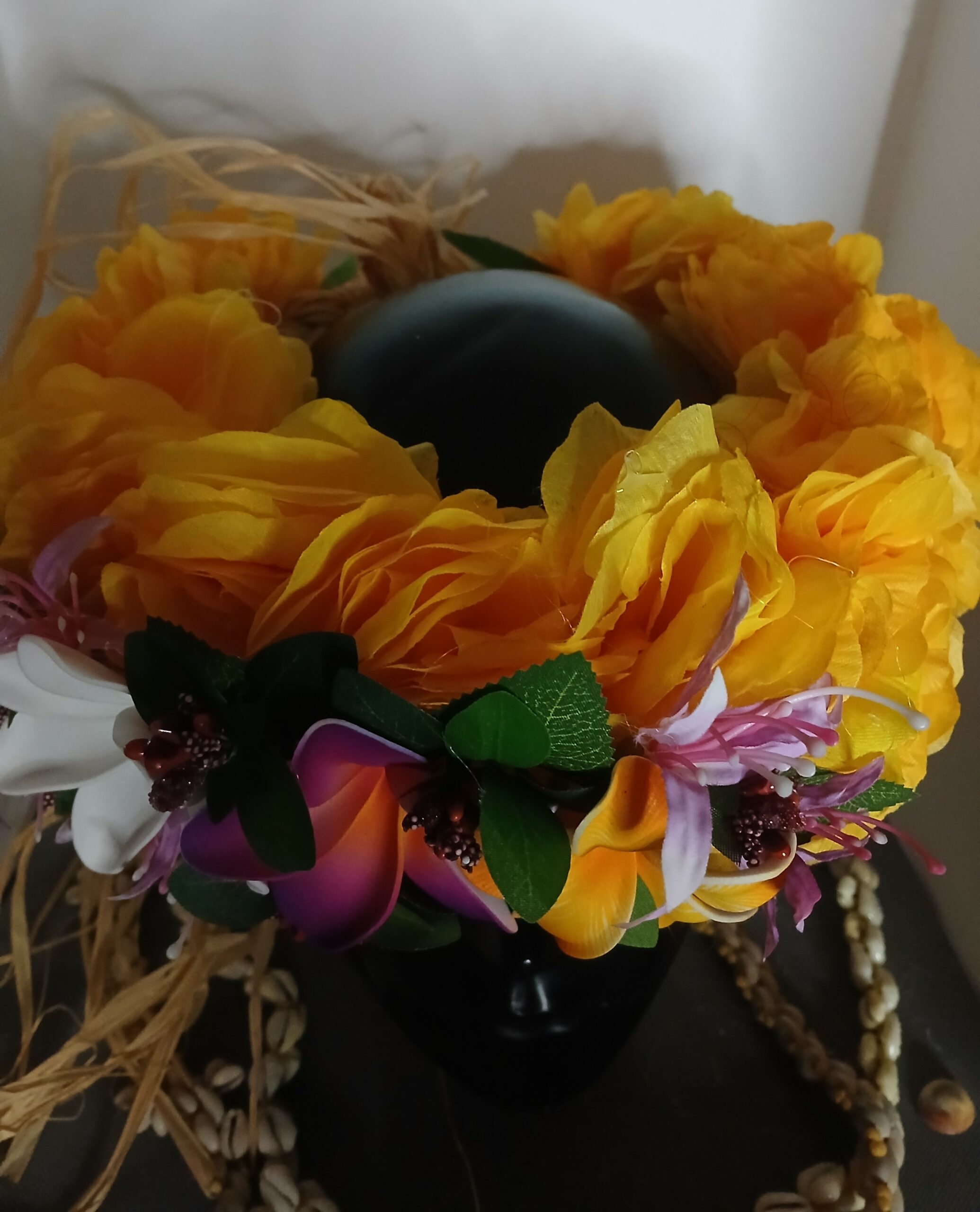 Couronne fleur Tahiti jaune ocre deux tipanie tiare lys élancés Vaite.e.Tiare créations