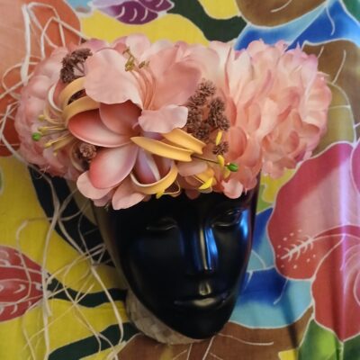 Couronne fleurs Tahiti champagne rosé deux grands lys élancés tipanie bords rouges