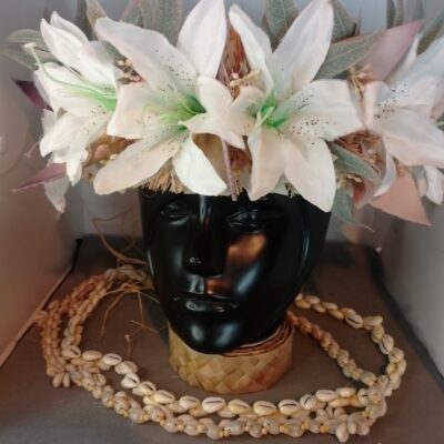 Couronne toutes fleurs effet végétal corolle grands lys blancs