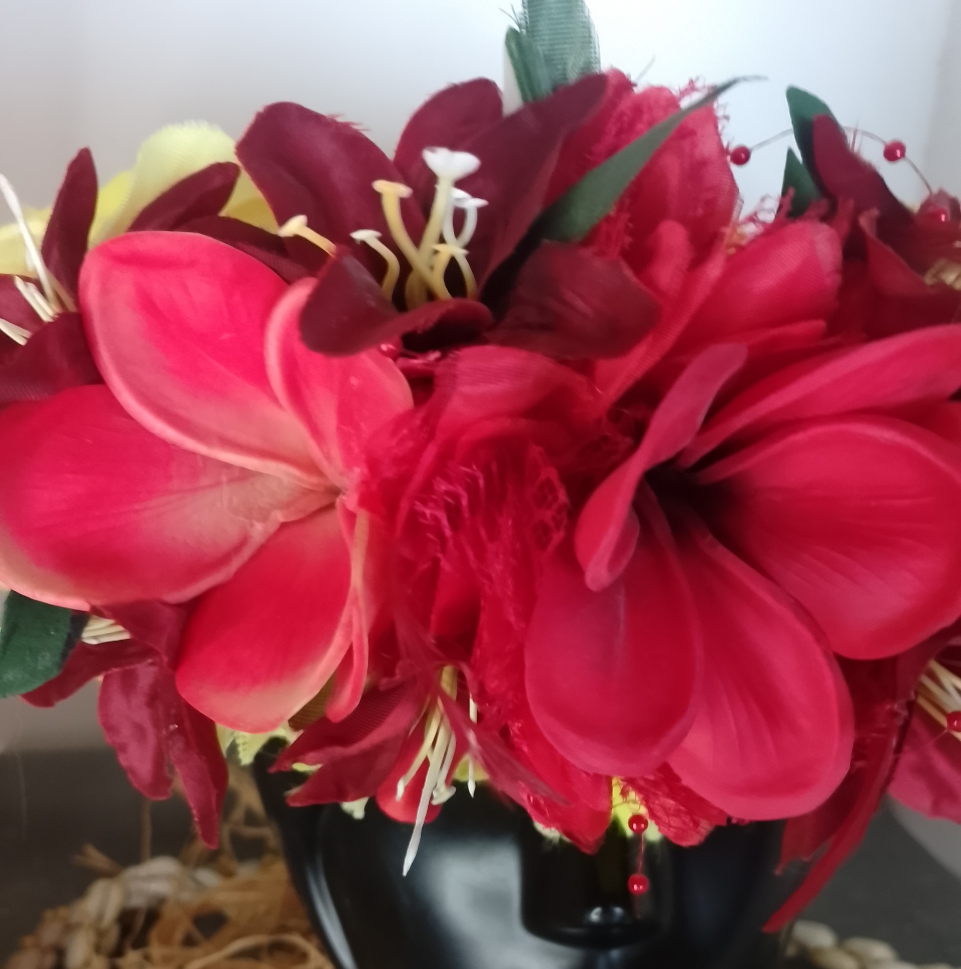 Couronne fleurs Tahiti jaune lys rouge trois tipanie toucher réaliste Vaite.e.Tiare créations